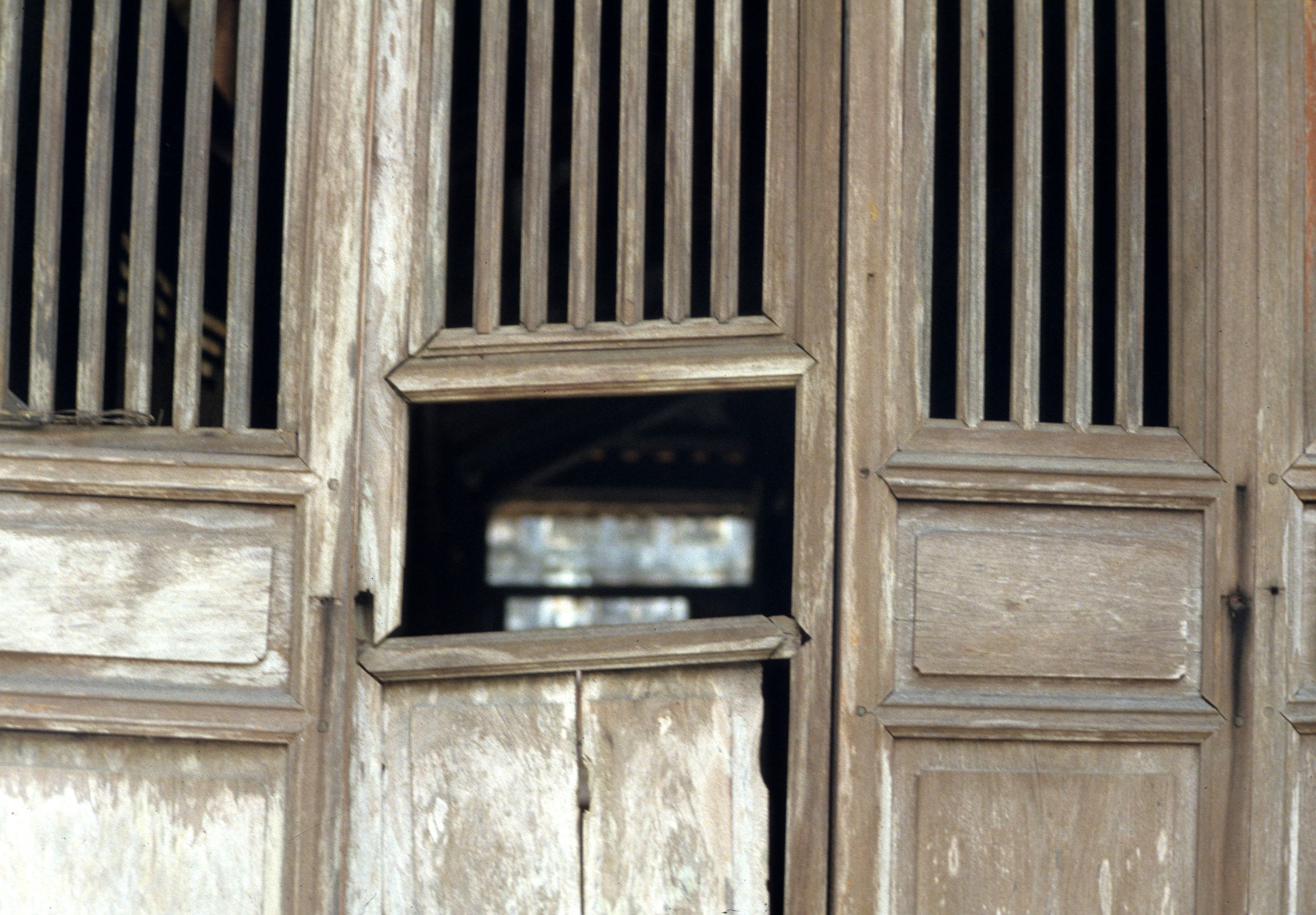 HUE - IMPERIAL PALACE 1994 (13).jpg