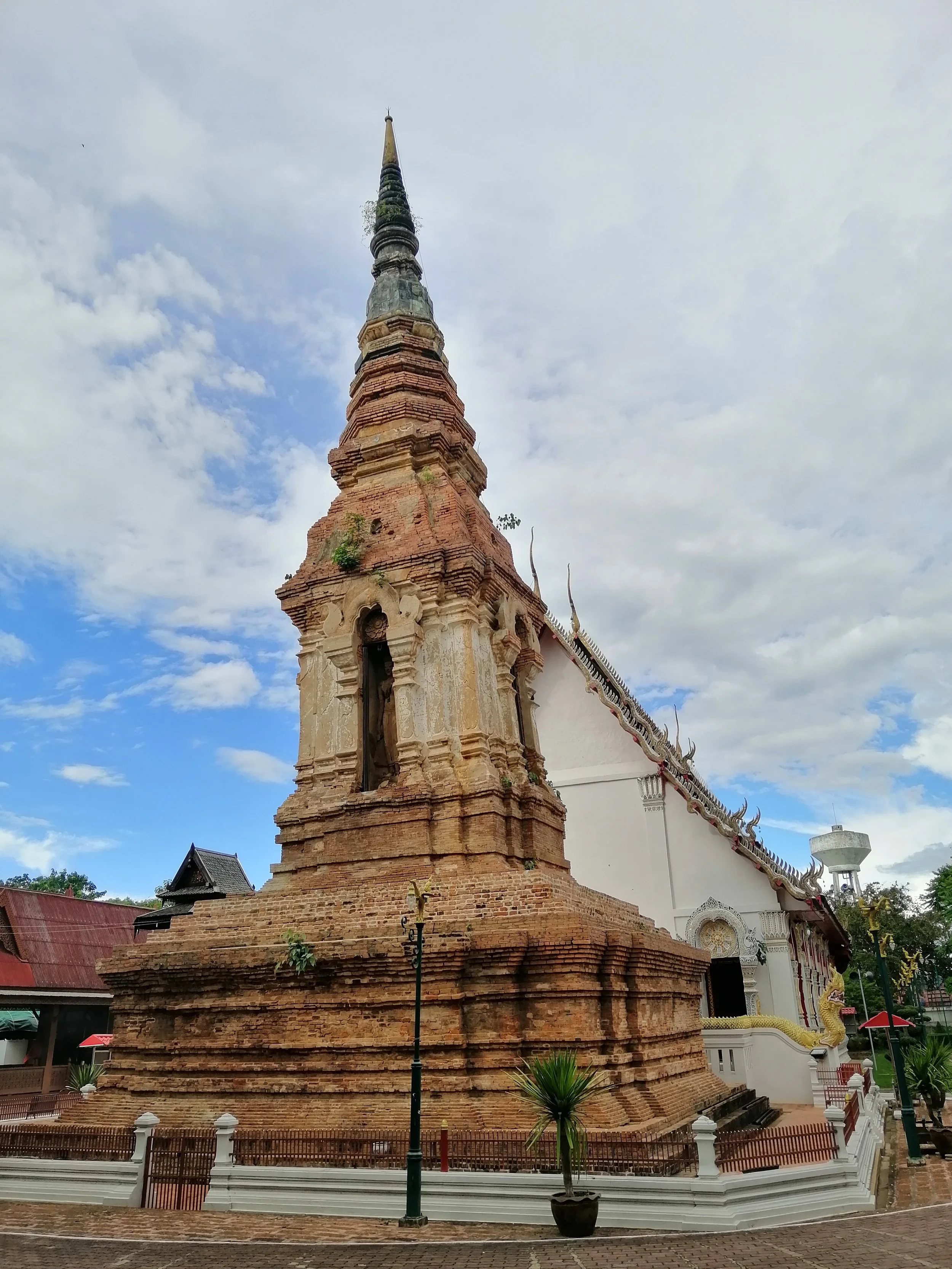 2020 Phitsanulok Wat Phra Si Rattana Mahathat Summer Road Trip (15).jpg