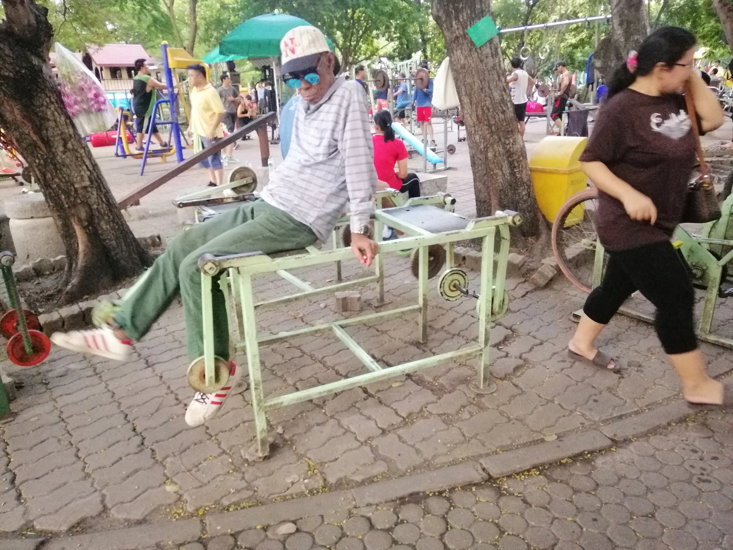 2019 Rod Fai Park & Rama 9 Park Bangkok with Gift (6).jpg