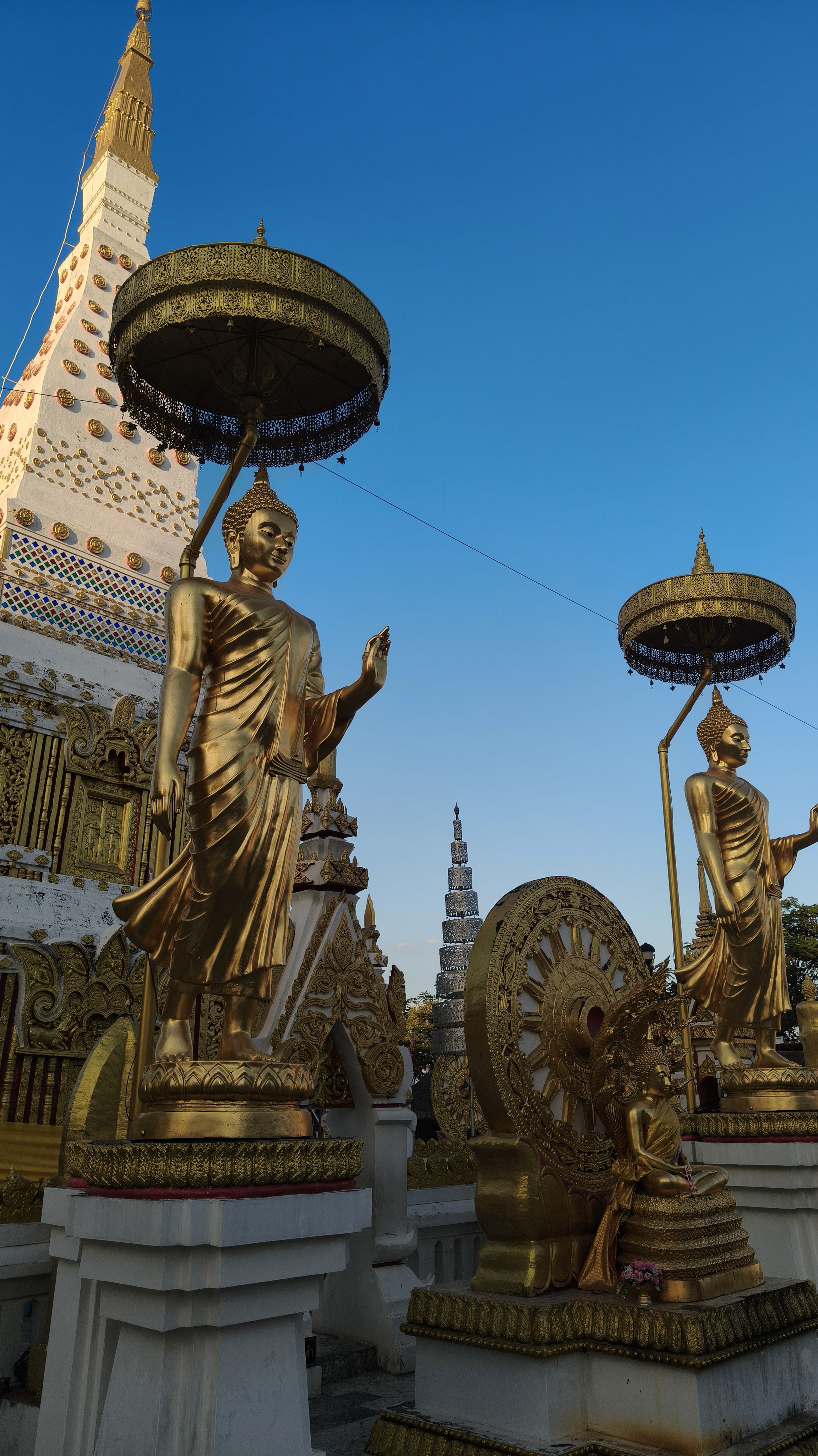 Wat Mahathat Phra That Nakhon  - Nakhon Phanom (4).jpg