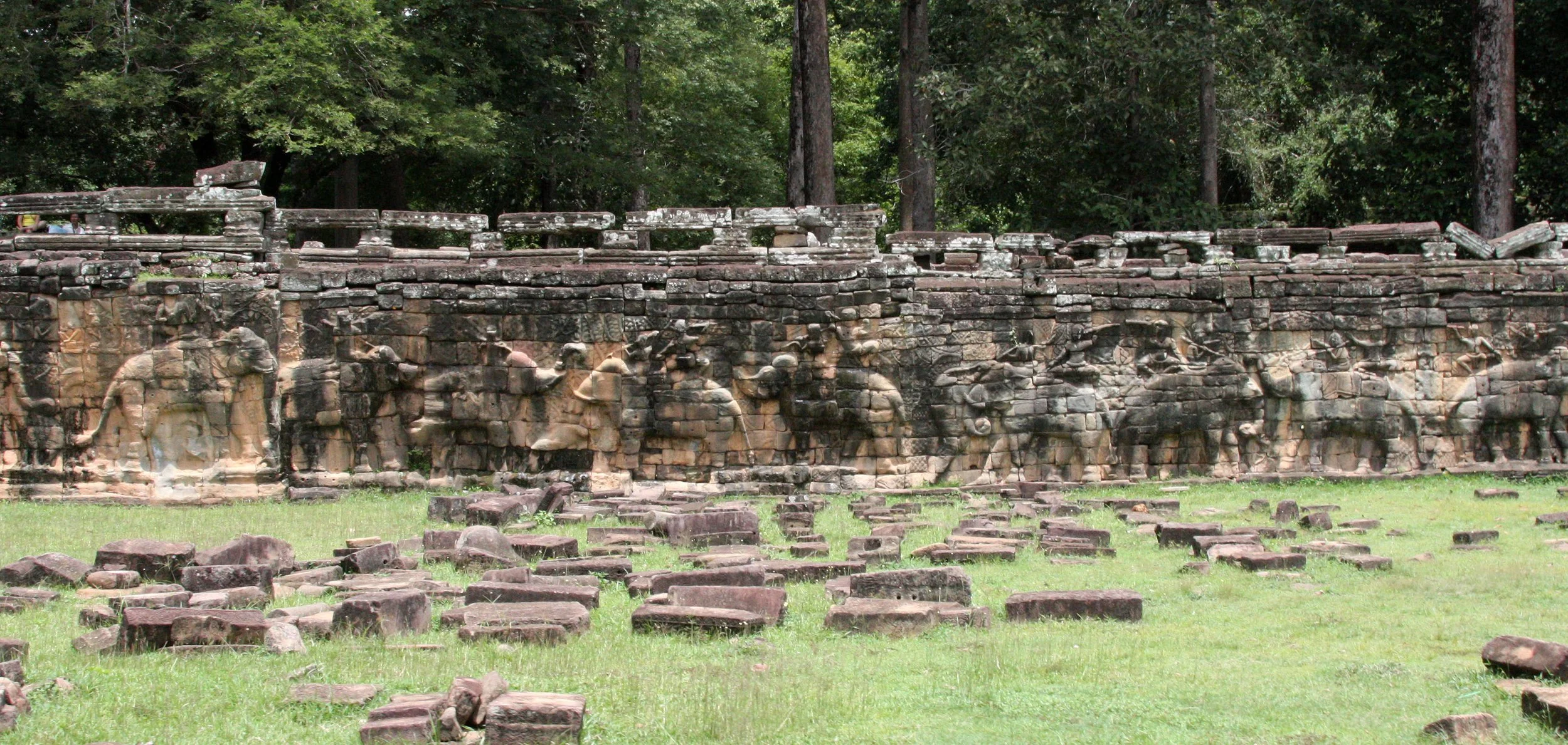 ELEPHANT TERRACE - CAMBODIA - JULY 2010 (3).JPG