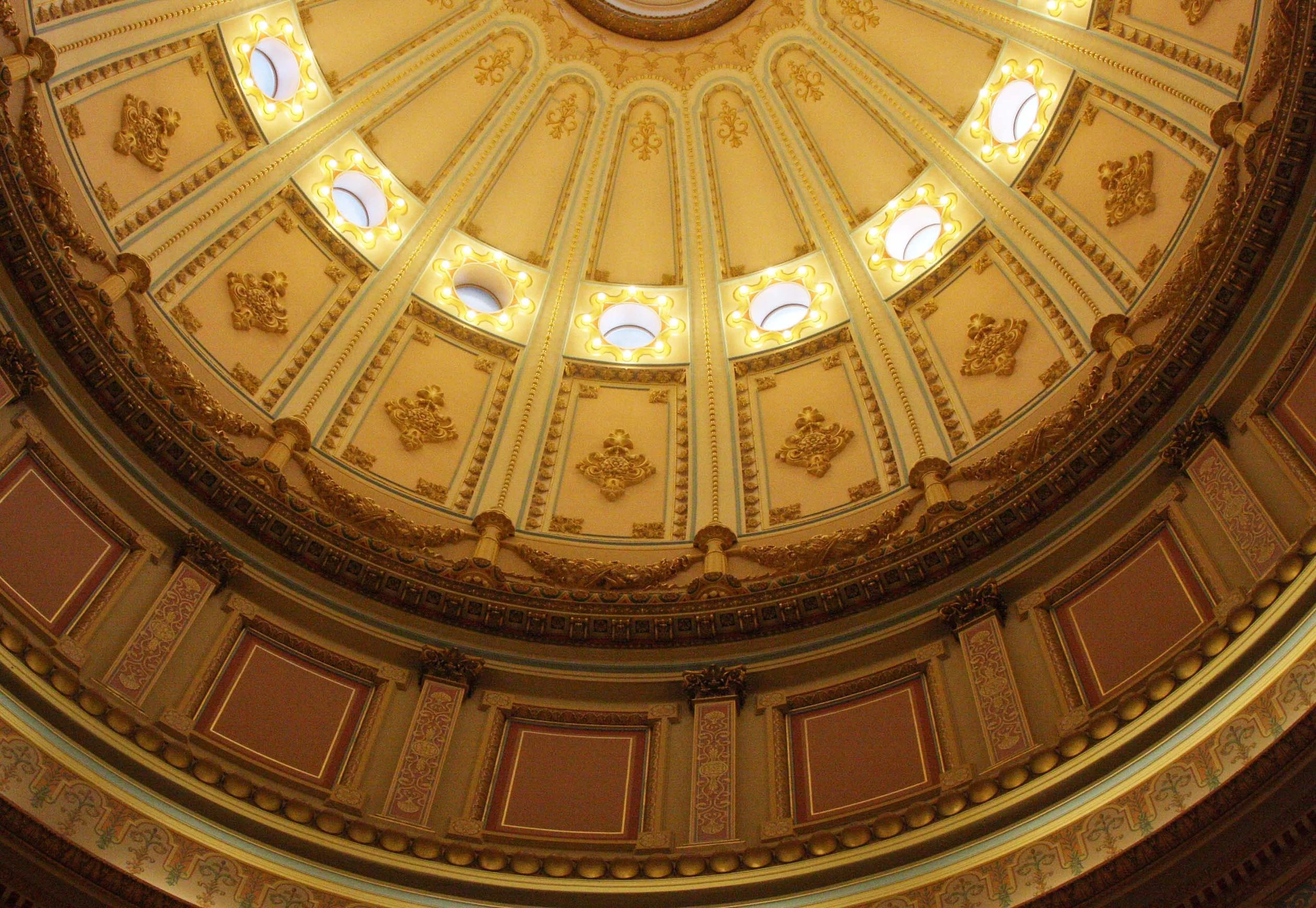 2010-4-9 SACRAMENTO CALIFORNIA - CAPITAL BUILDING (8).JPG