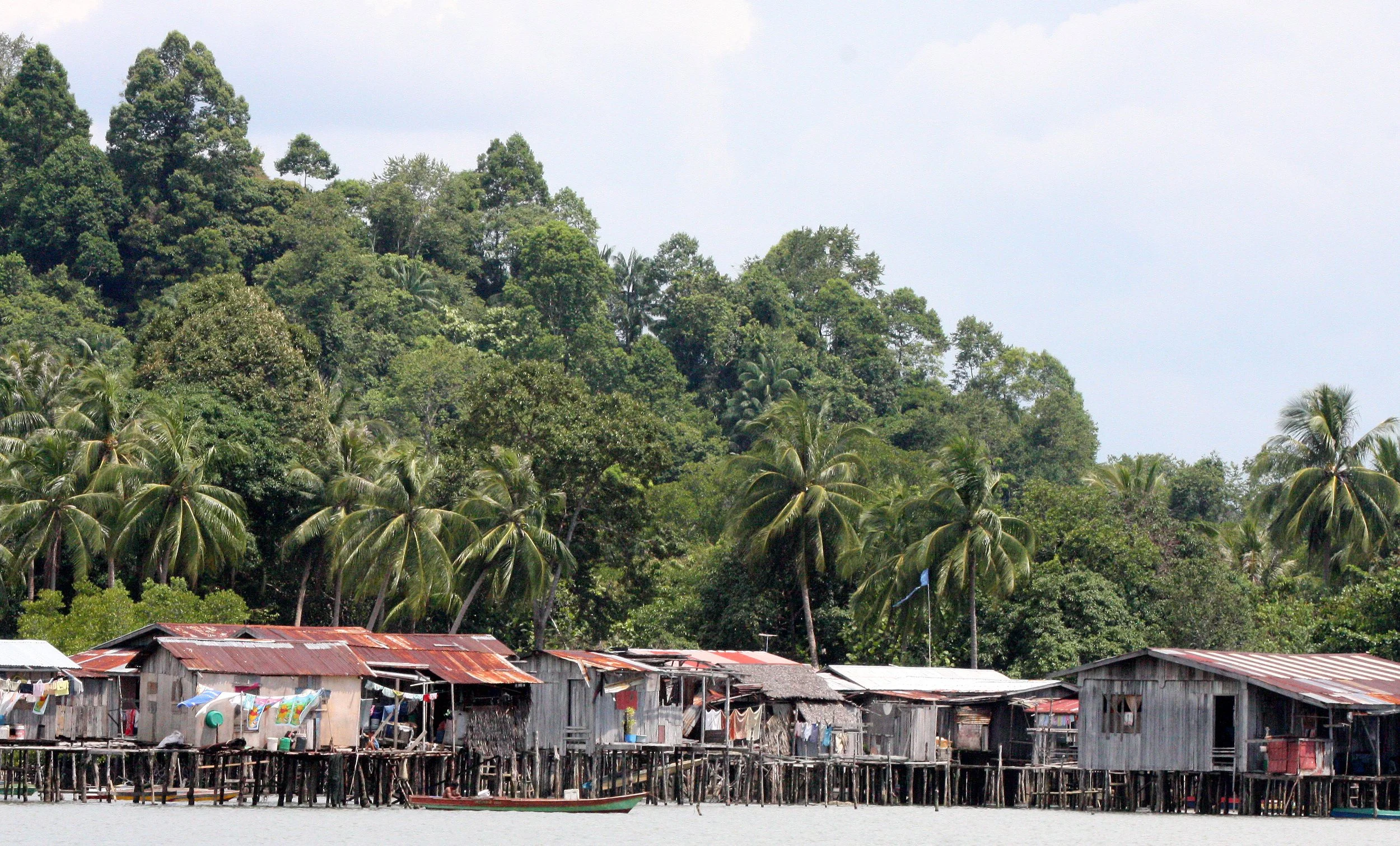 SUKAU - VILLAGE IN BORNEO (2).JPG