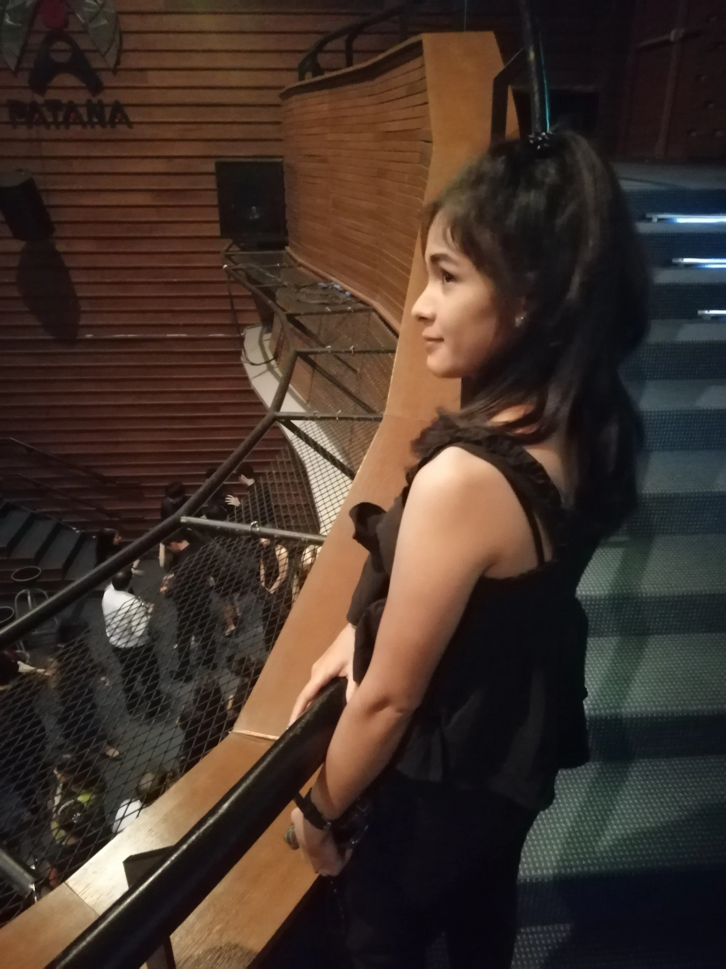 2018 Pics with Gift in Thailand (389).jpg