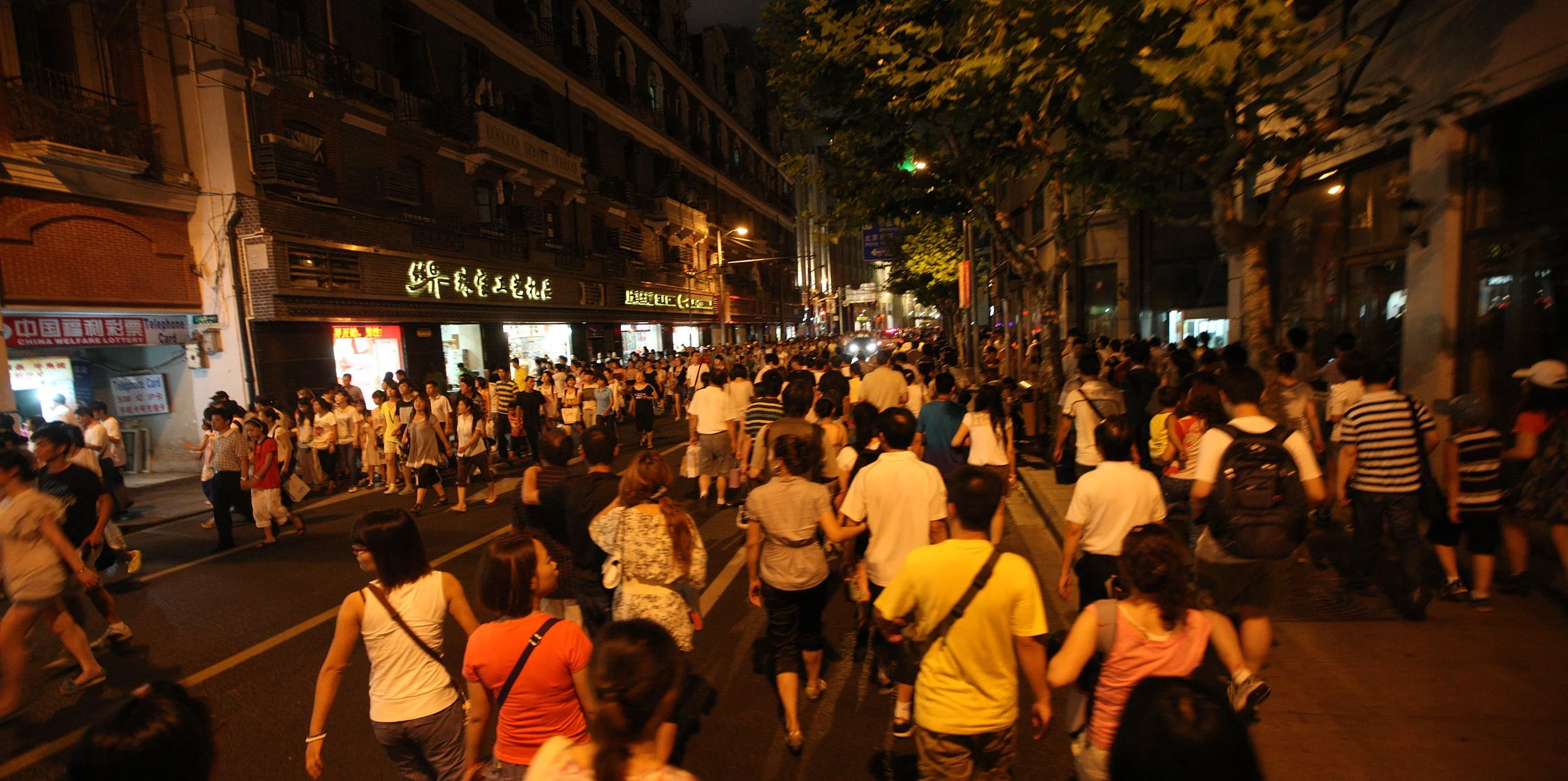 SHANGHAI NIGHT OUT - NANJING ROAD IN AUGUST (41).JPG