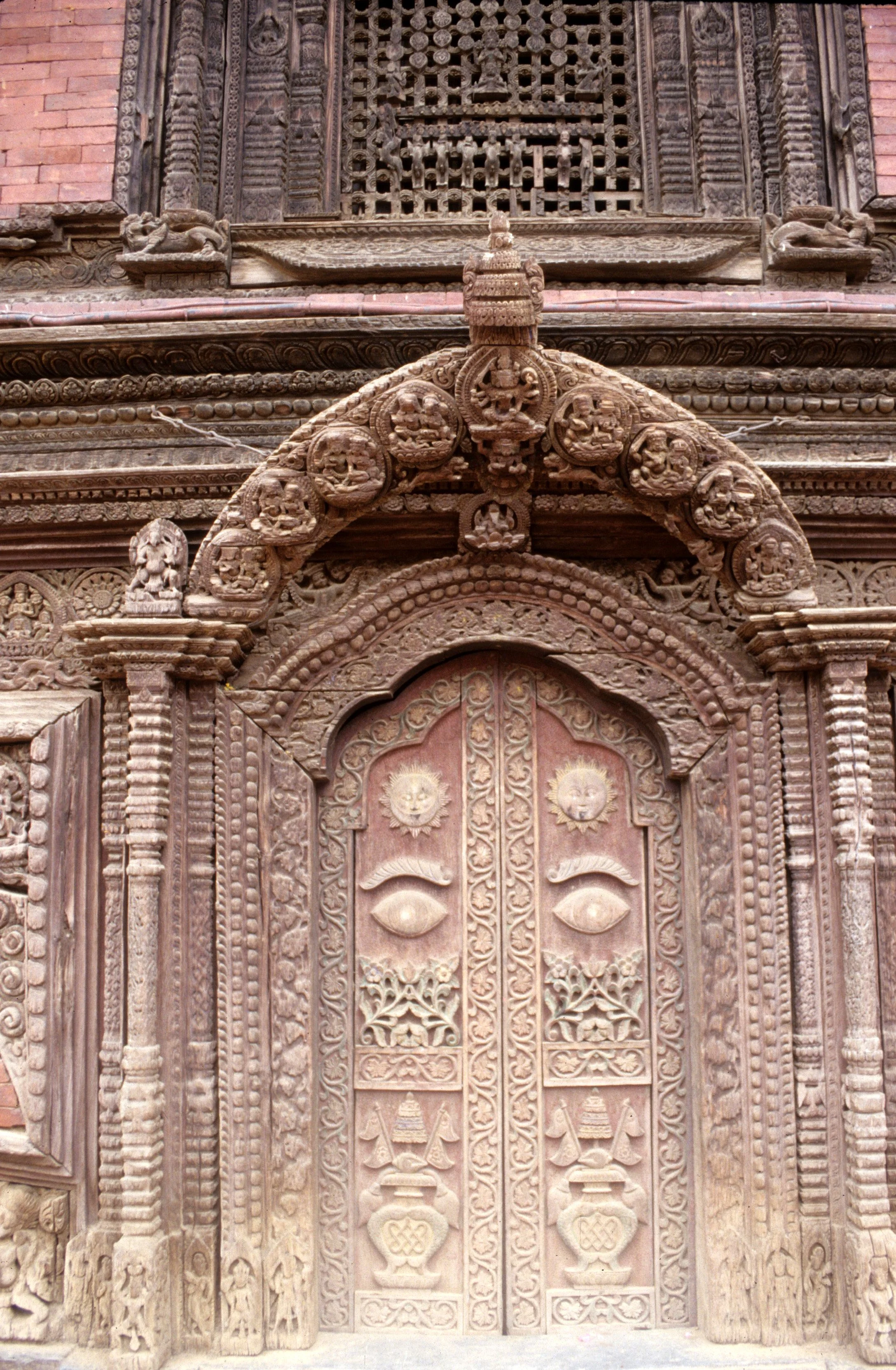 NEPAL - KATMANDU - BUDDHIST TEMPLE QUARTER (2).jpg