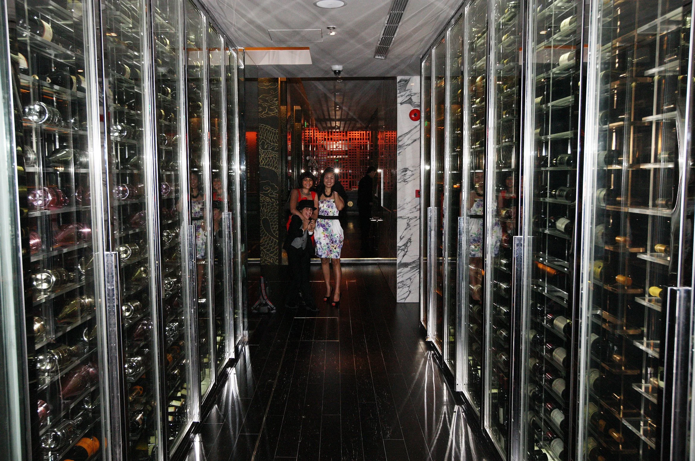 2011-4-29 NIGHT AT SHOOK AT 19 BUND SHANGHAI (156).JPG