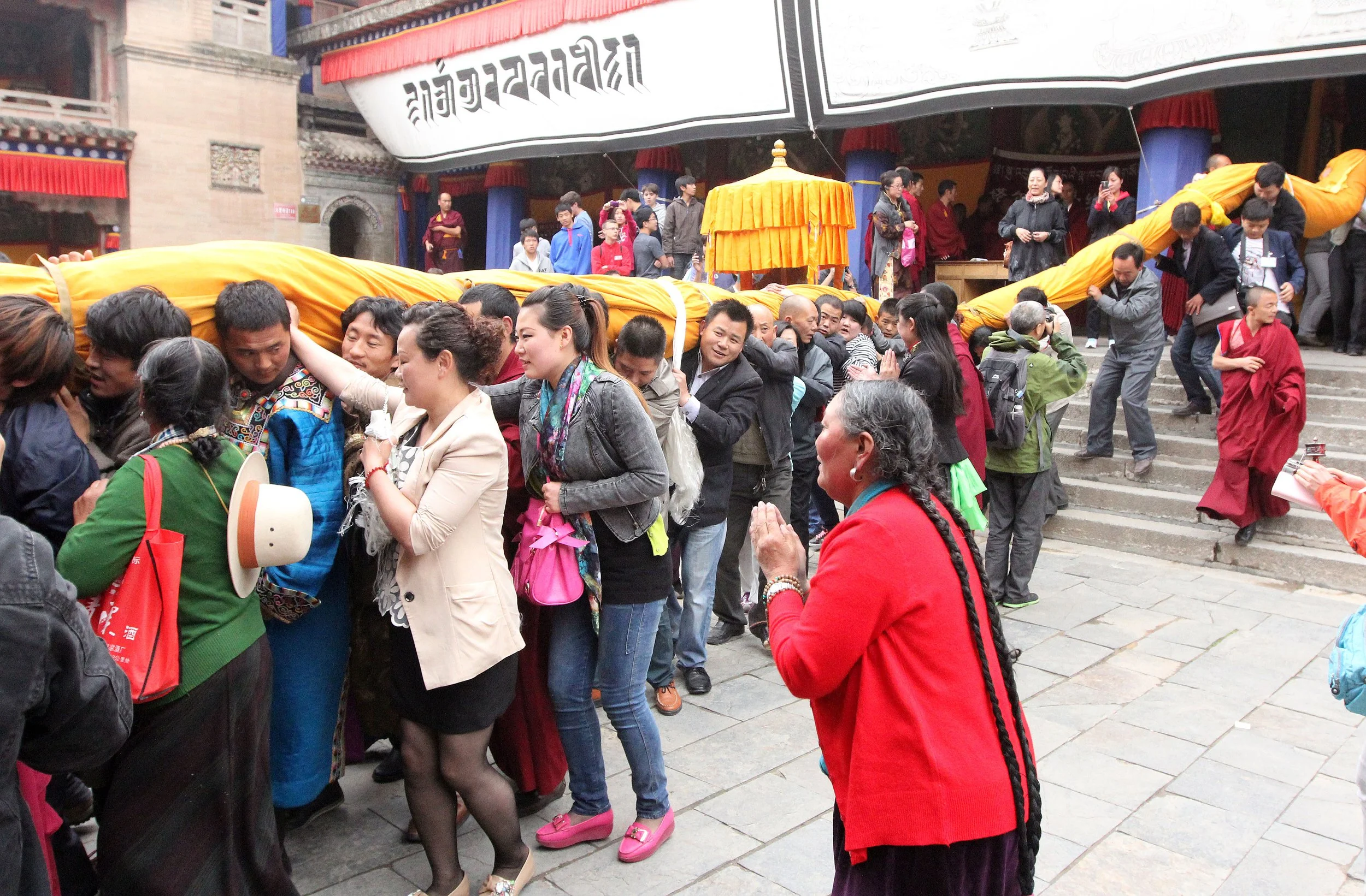 KUMBUM MONASTERY - QINGHAI - SUNNING BUDDHA FESTIVAL 2013 (112).JPG