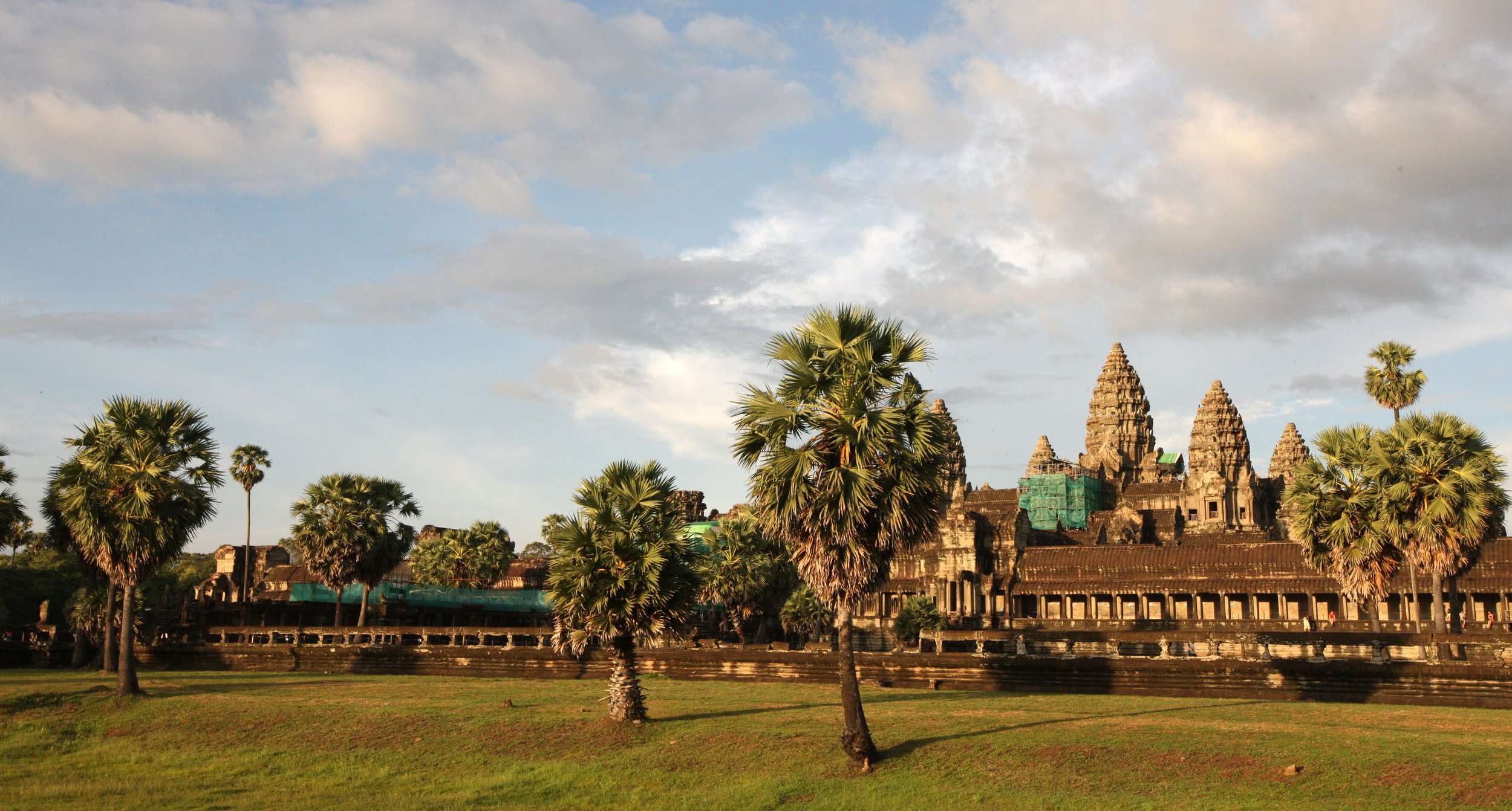 ANGKOR WAT TEMPLE - CAMBODIA - JULY 2010 (33).JPG
