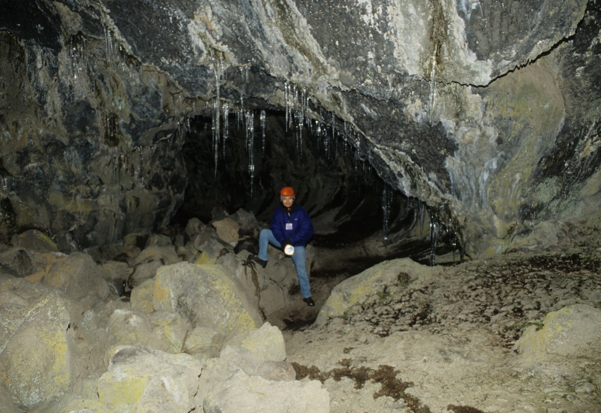 CALIFORNIA - LAVA BEDS NM - LAVA TUBE F.jpg