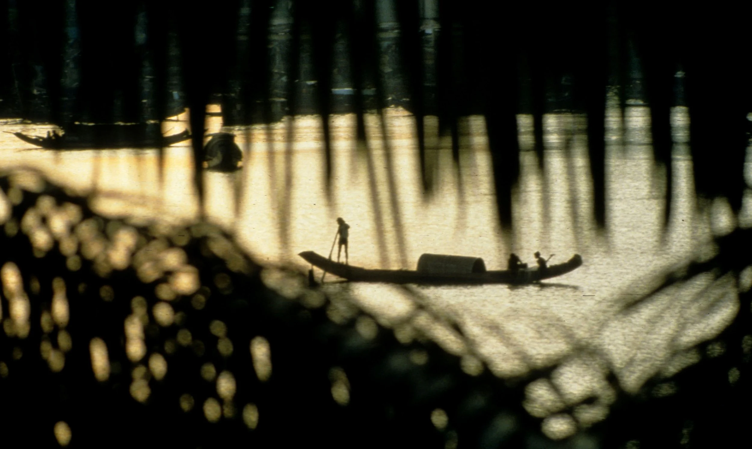 HUE - HUONG GIANG RIVER - ROWING A.jpg