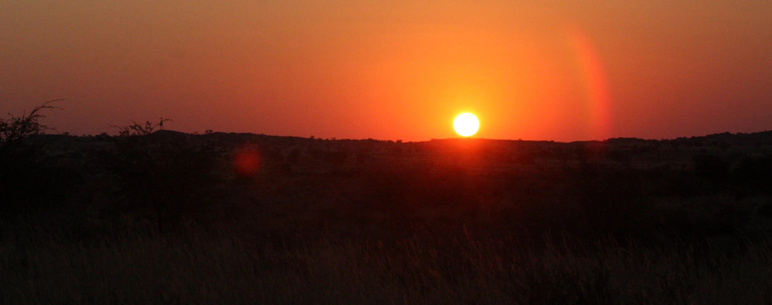 KGALAGADI NATIONAL PARK SOUTH AFRICA - SUNSET OVER THE KALAHARI.JPG