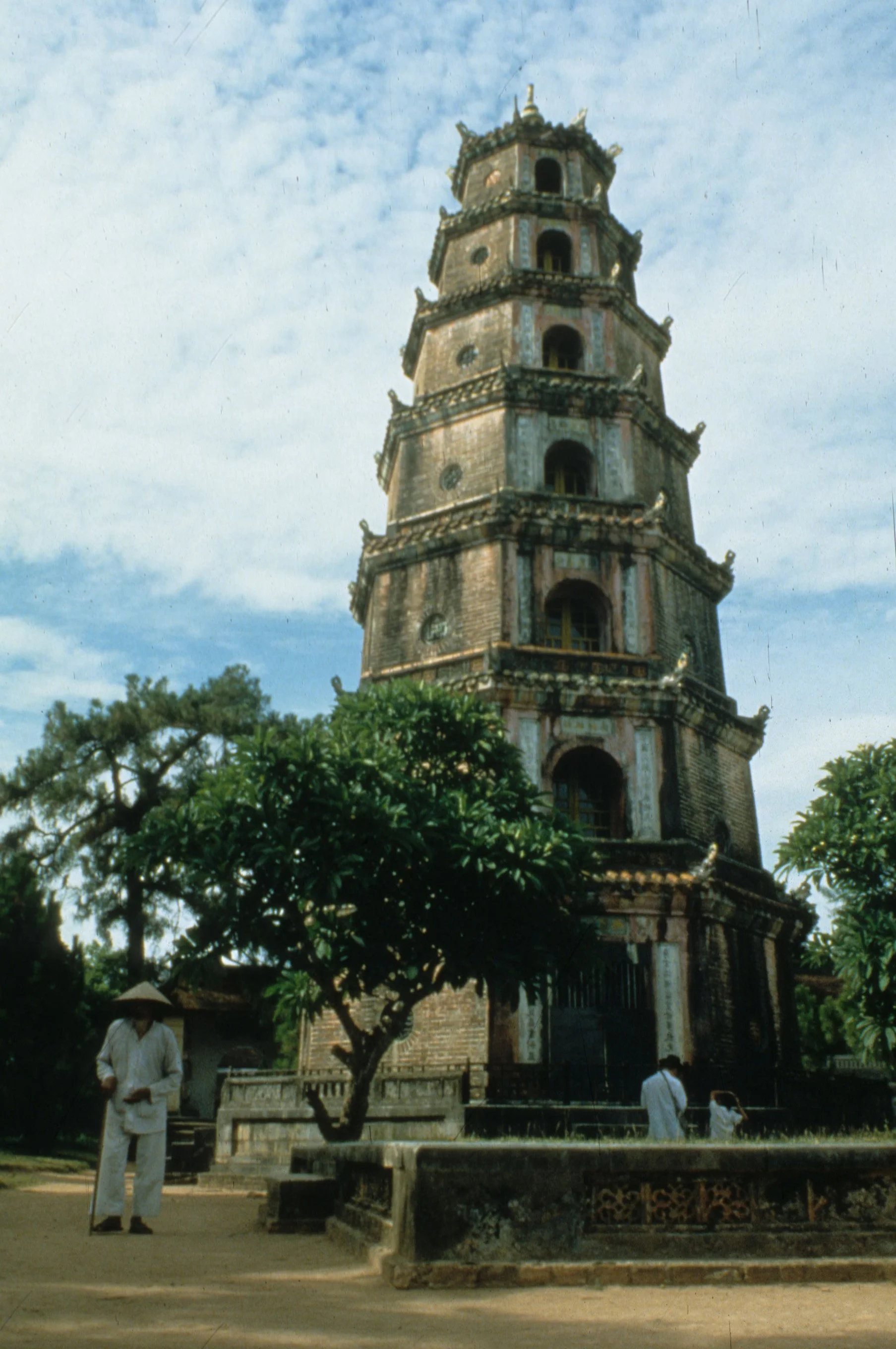 HUE - PAGODA.jpg