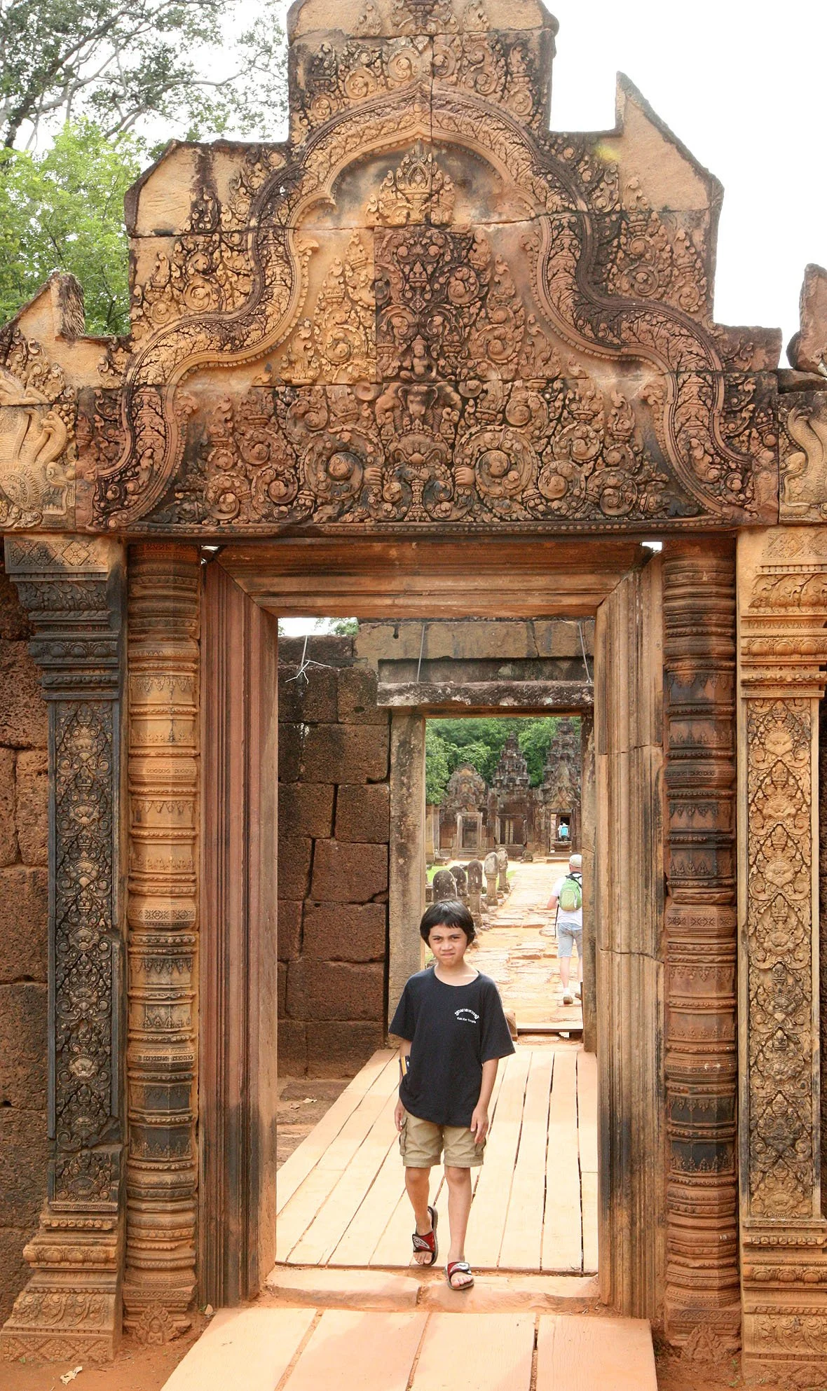 BANTEAY SREI TEMPLE - CAMBODIA (1).JPG