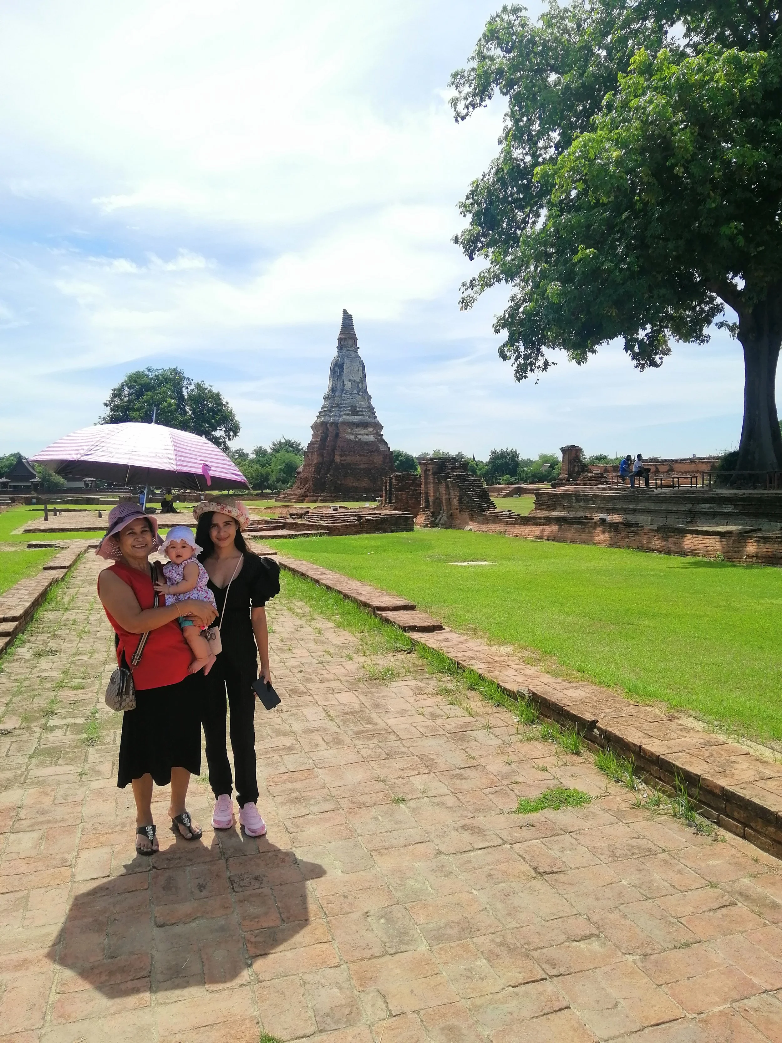 2020 Ayutthaya with Liana & Gift and Mom (34).jpg
