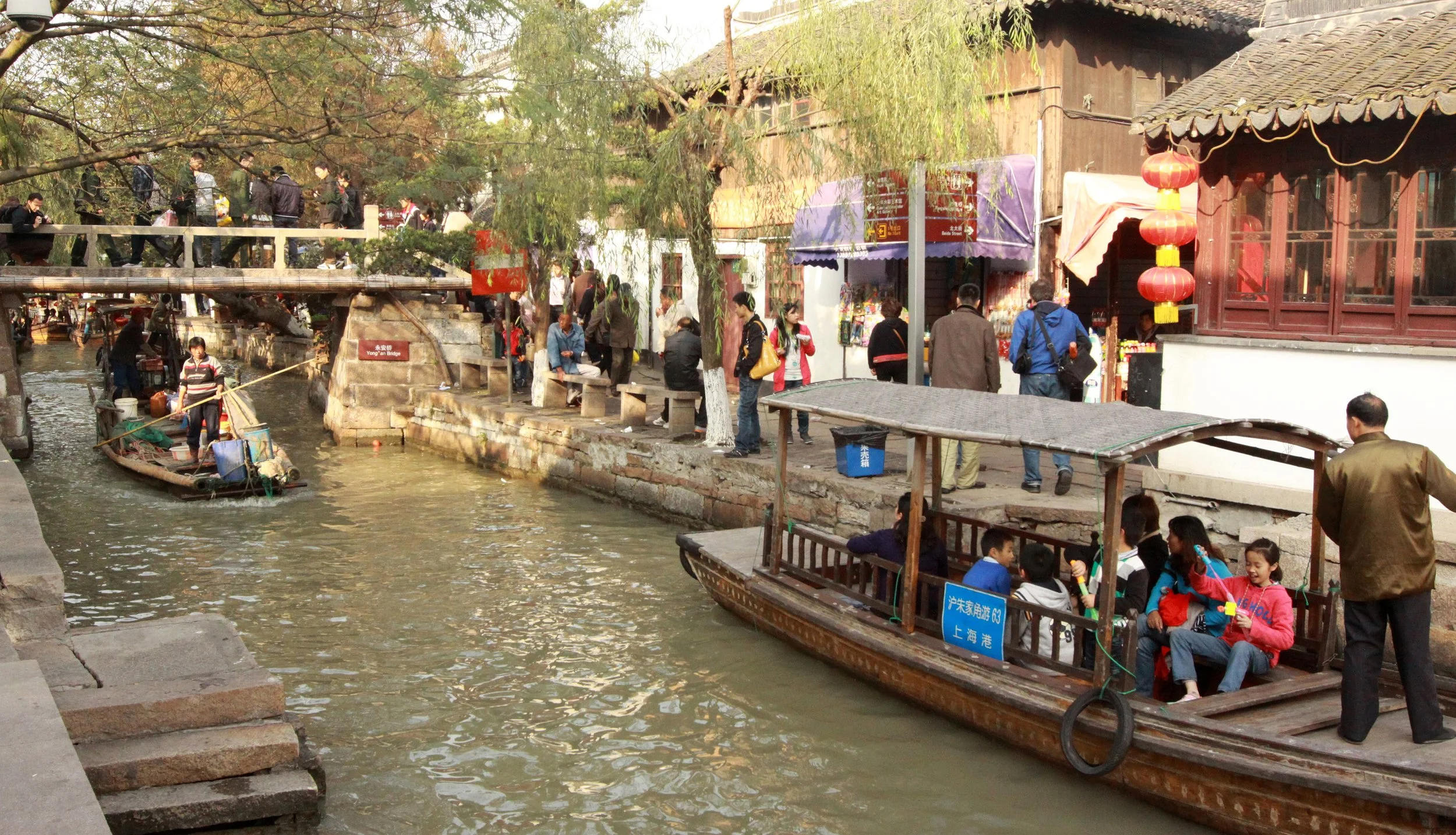 ZHUJIAJIAO WATER TOWN - NOVEMBER 20 2011 (8).JPG