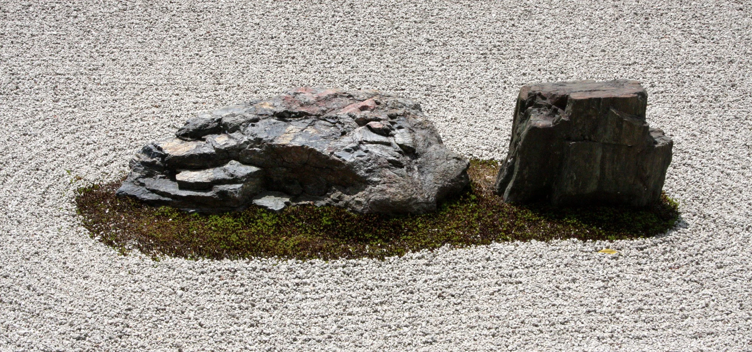 KYOTO - MAY 2009 - RYOANJI ROCK GARDEN (7).JPG