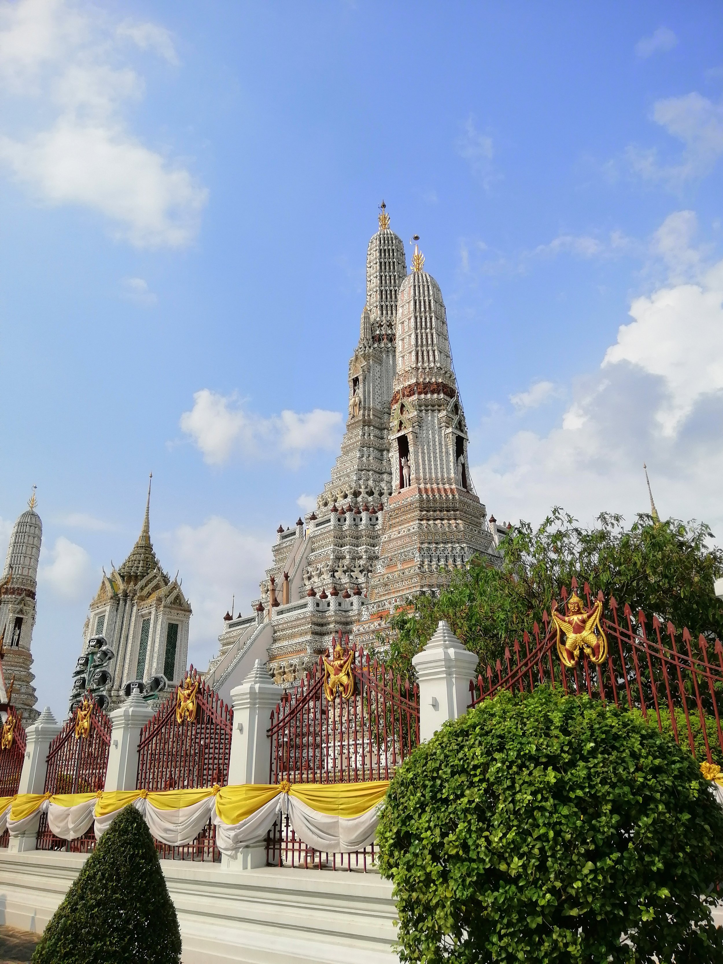 2020 Wat Arun with Liana, Cokie and Gift (53).jpg