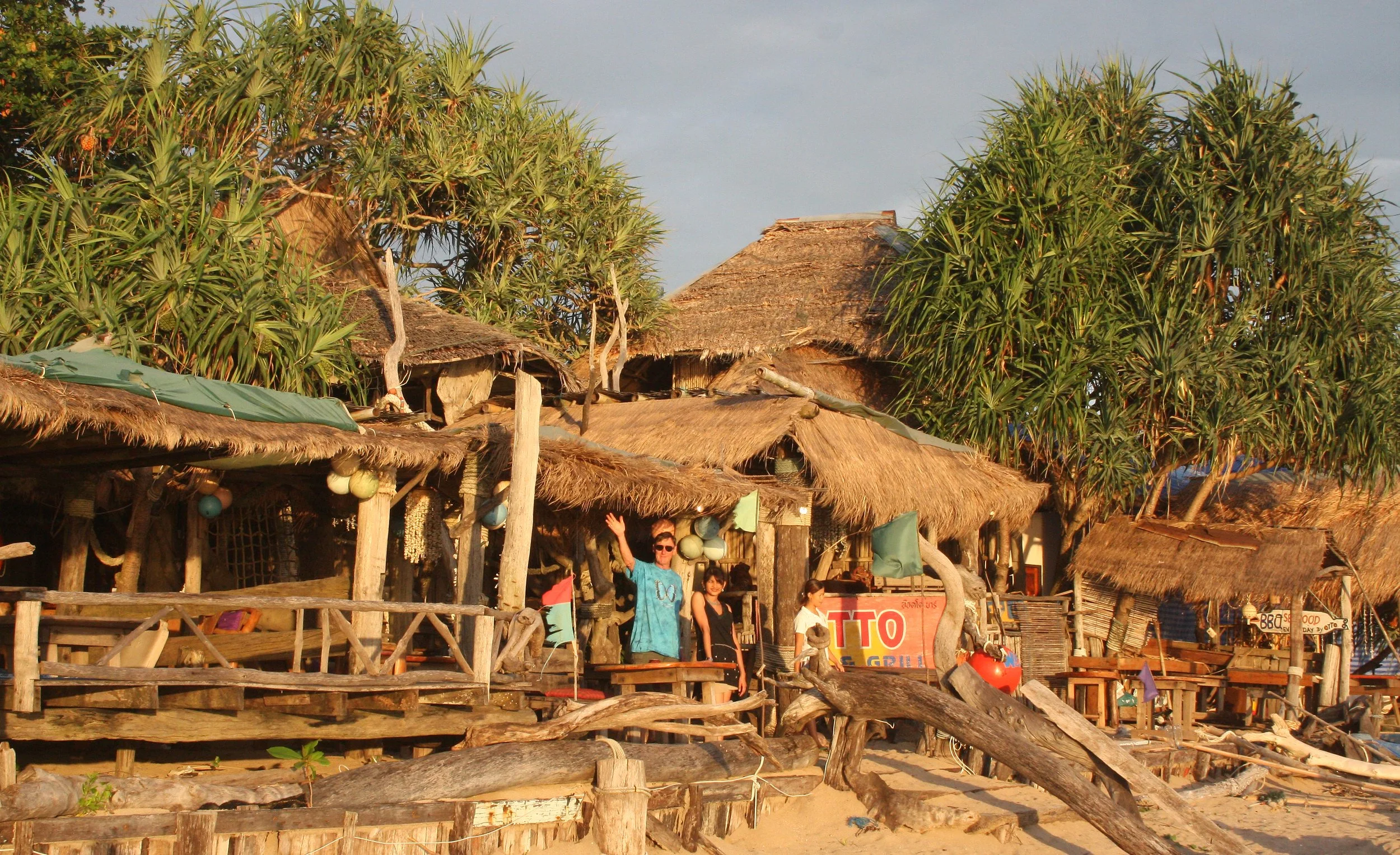 KOH LANTA - 2008 -  SUNSET AT OTTO'S (10).JPG