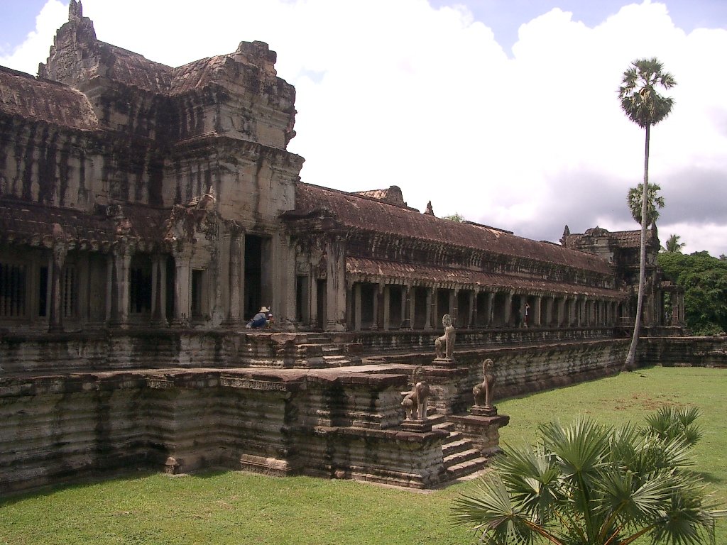 ANGKOR - ANGKOR WAT TEMPLE - CAMBODIA (86).JPG
