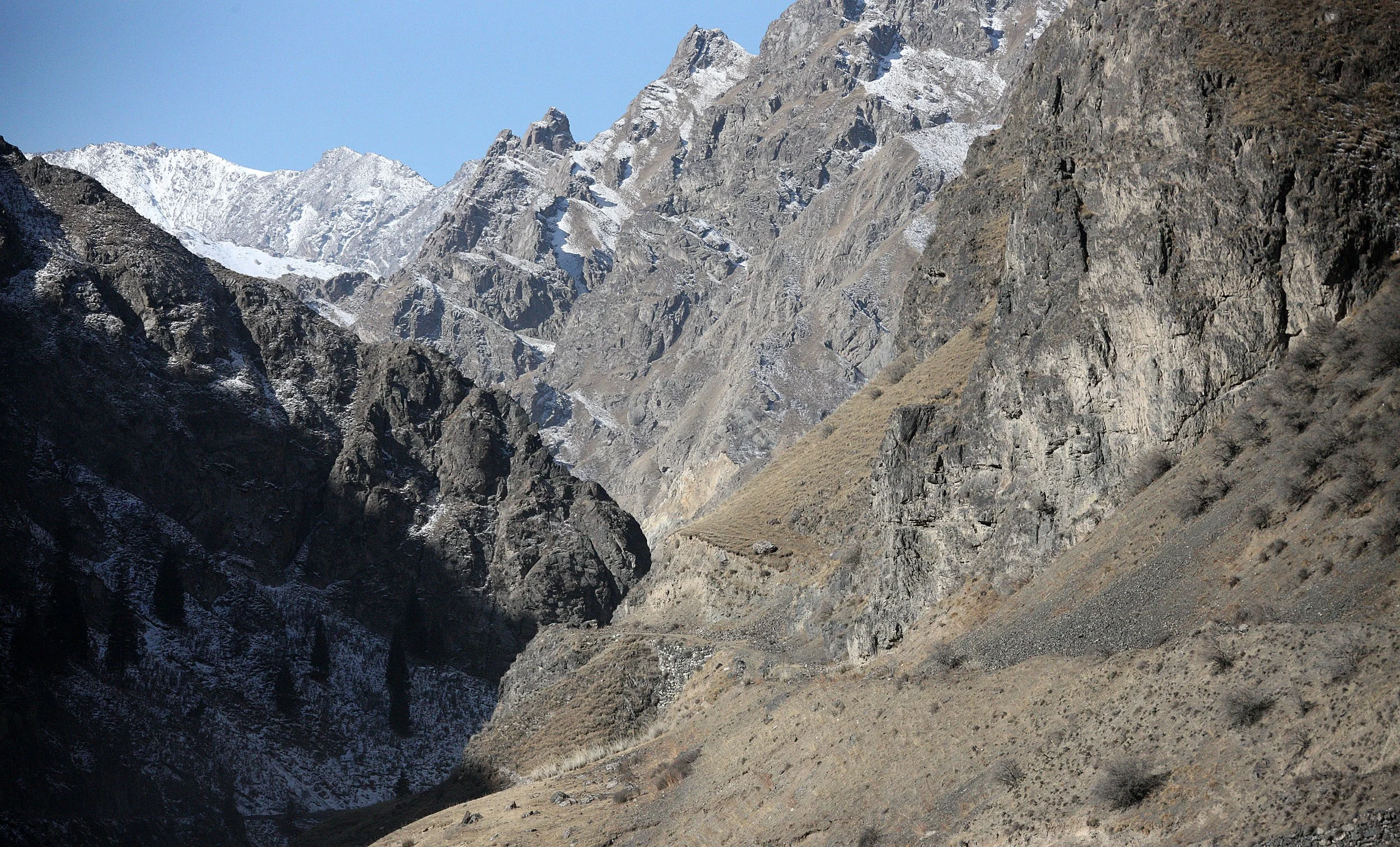 TIANSHAN MOUNTAINS - XINJIANG CHINA - ROUTE 216 (106).JPG