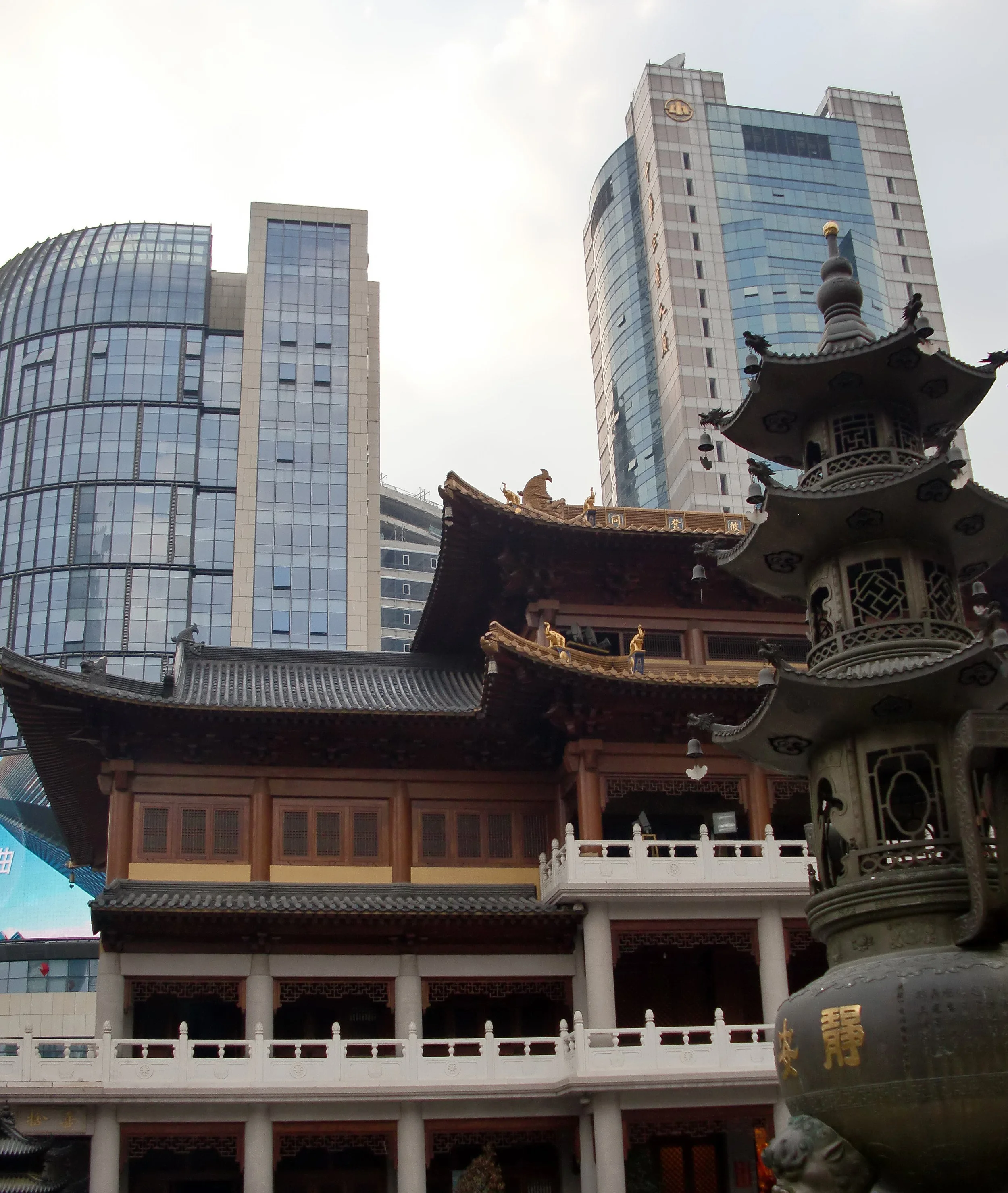 2010-10-3 JING'AN TEMPLE SHANGHAI (5).JPG