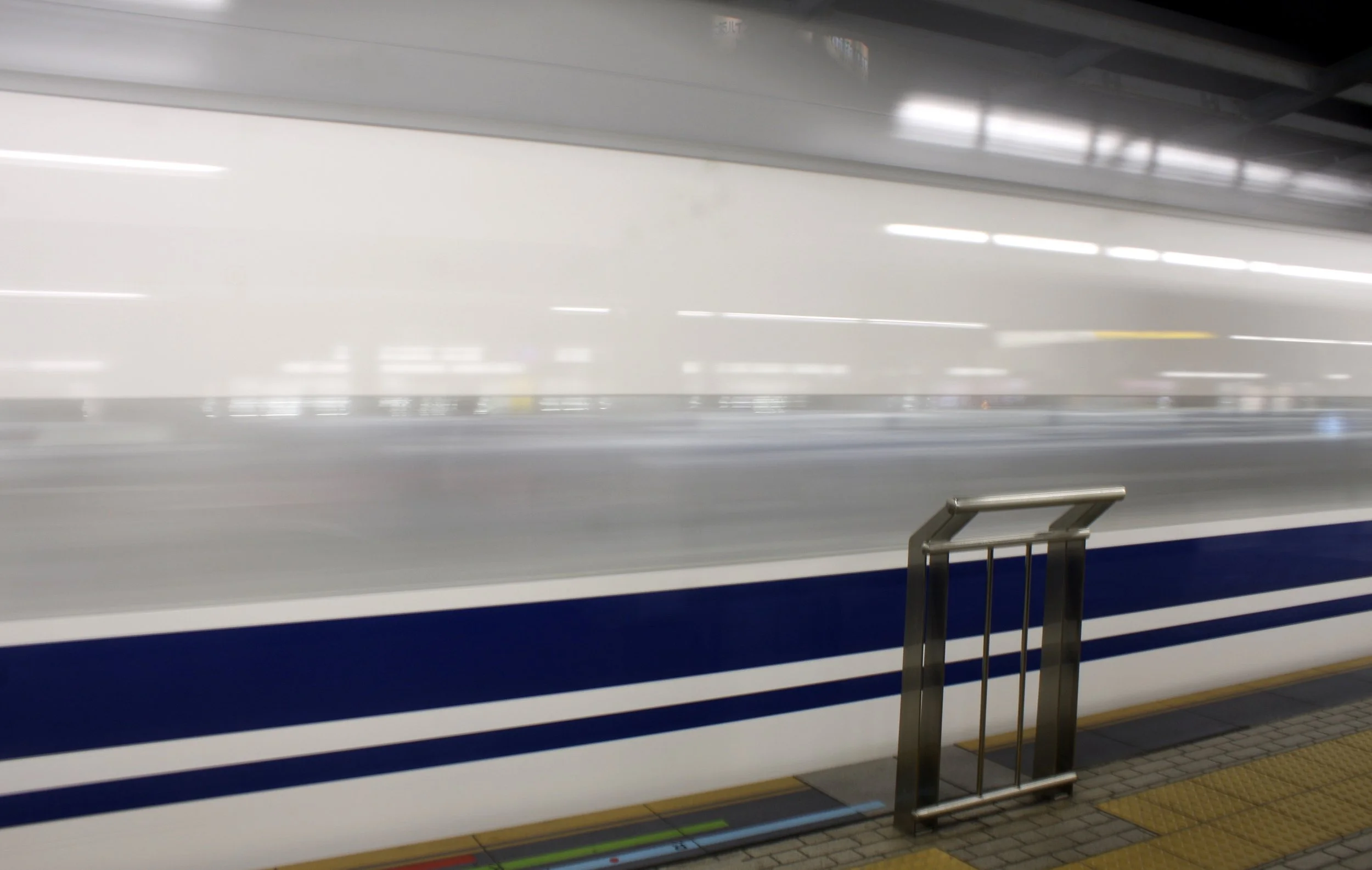 HIROSHIMA - MAY 2009 - SHINKANSEN SCENES (16).JPG