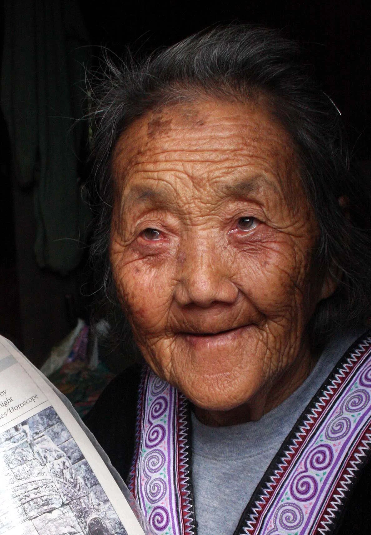 HILLTRIBE - HMONG - NEWSPAPER ARTICLE - CHRISTMAS IN THAILAND TRIP 2008 (2).JPG