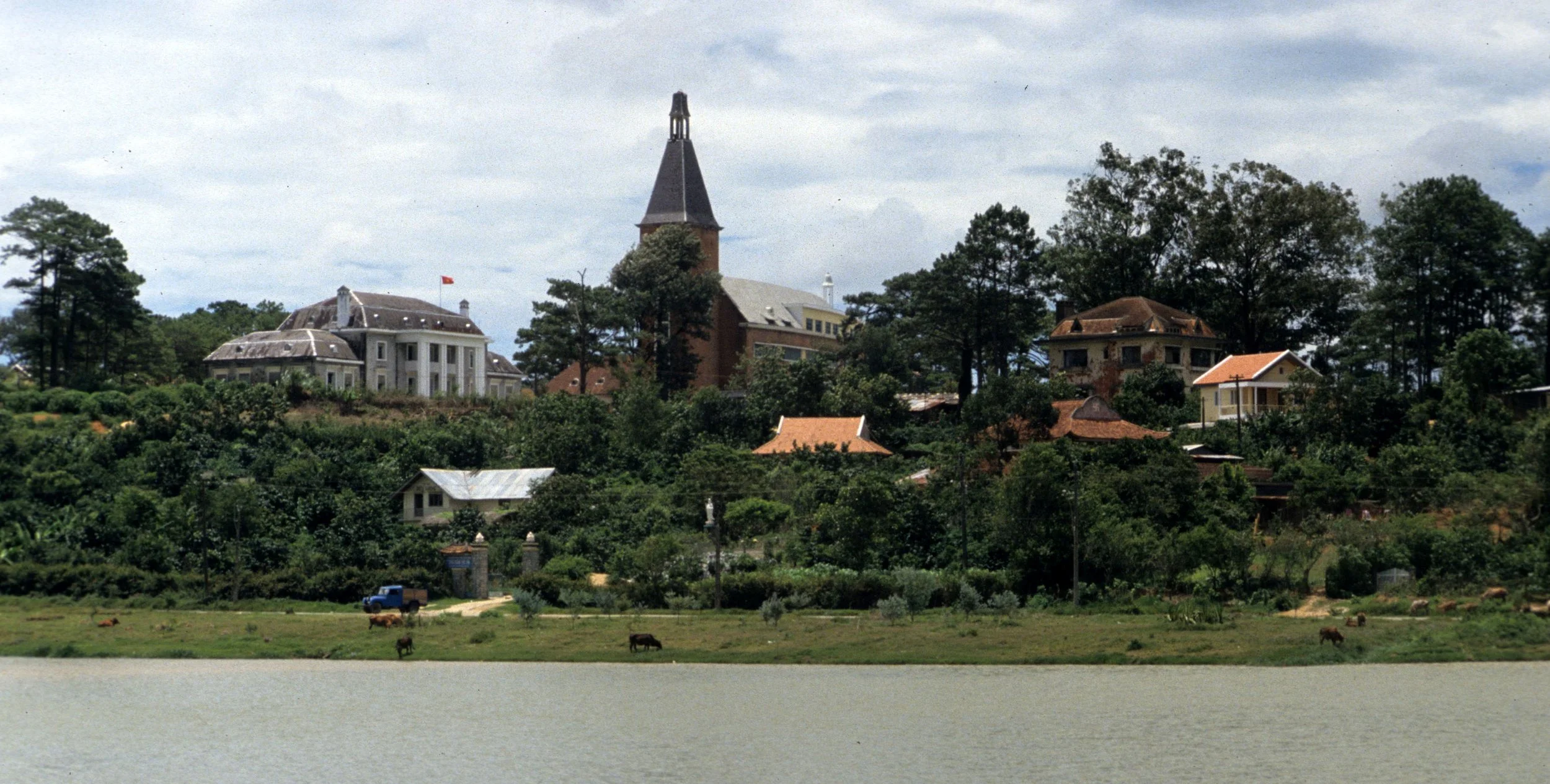 DALAT - VIET NAM 1994 (2).jpg