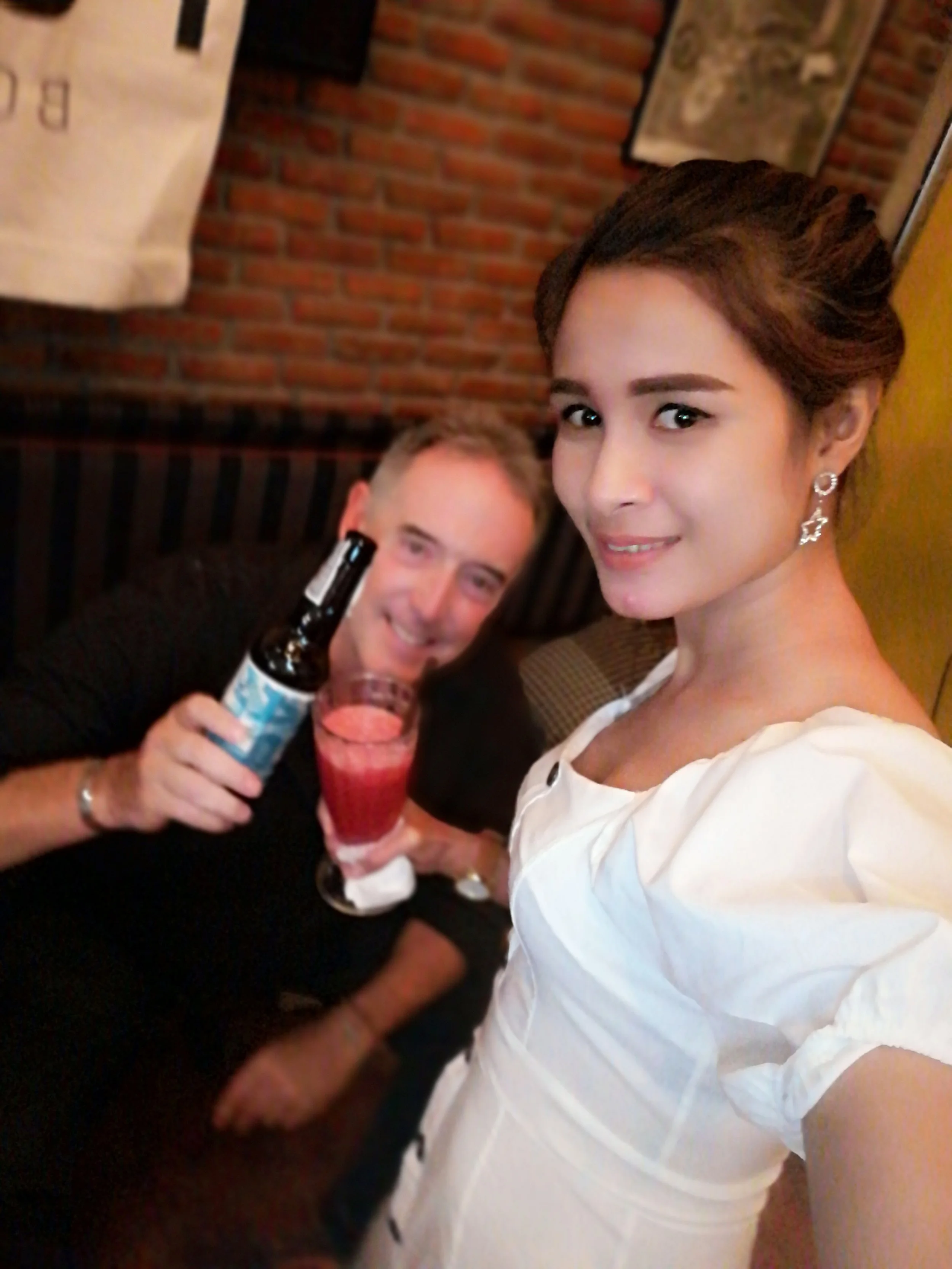 2018 Pics with Gift in Thailand (512).jpg