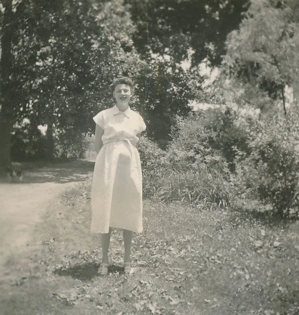 1950-06-18 Bumpa's-GG with her first unborn .jpg