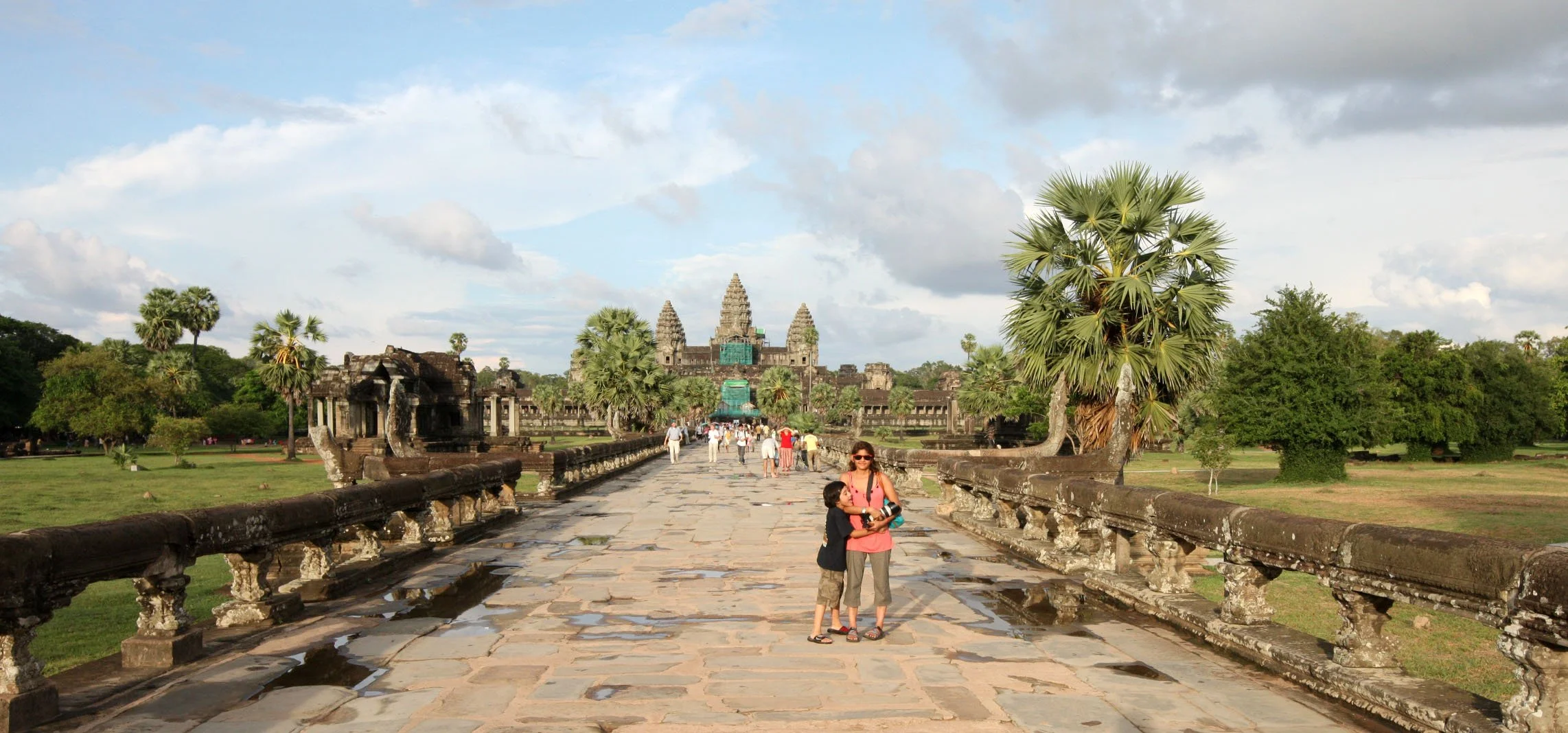 ANGKOR WAT TEMPLE - CAMBODIA - JULY 2010 (4).JPG