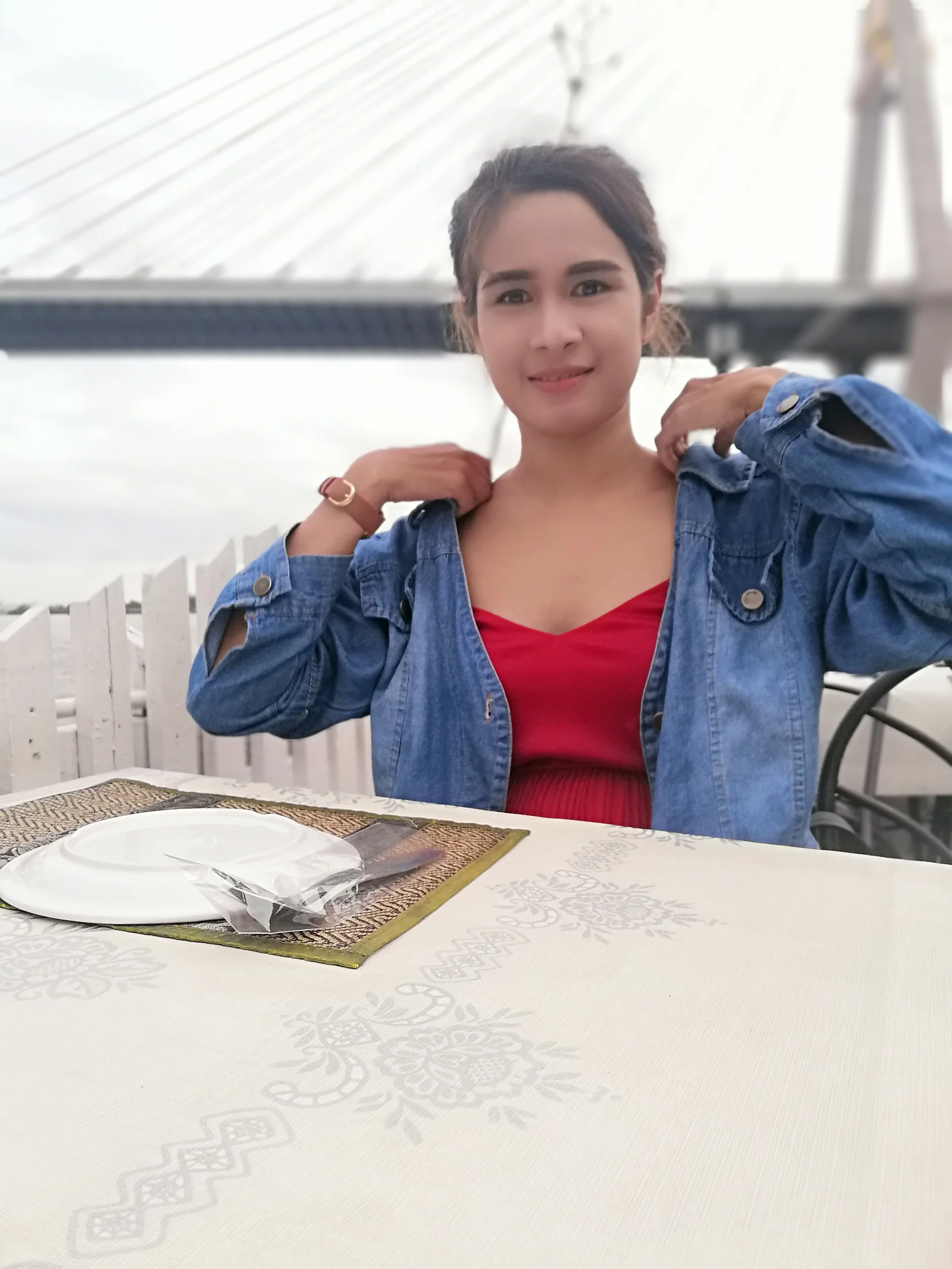 2018 Pics with Gift in Thailand (523).jpg