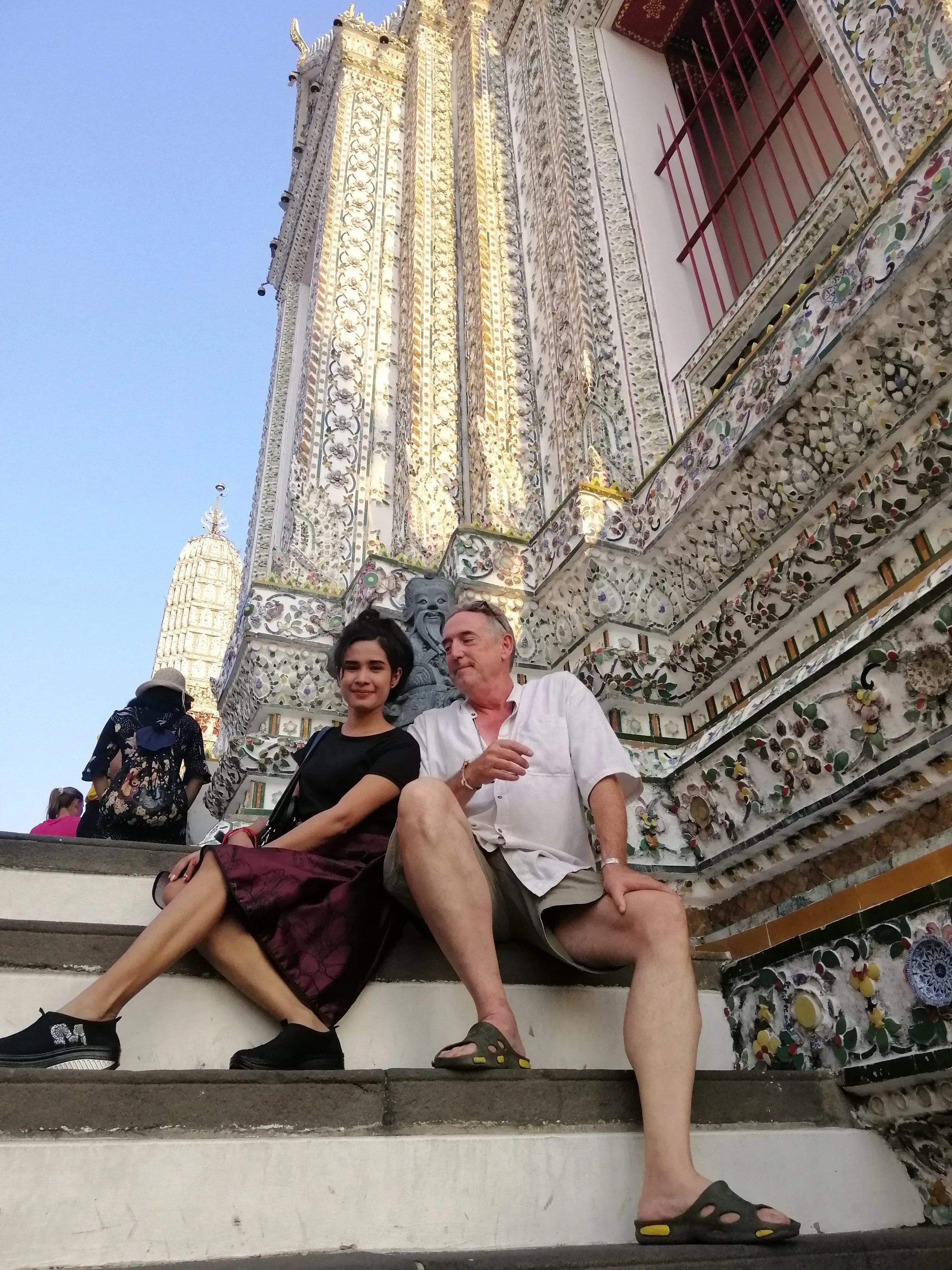 2018 Pics with Gift in Thailand (230).jpg