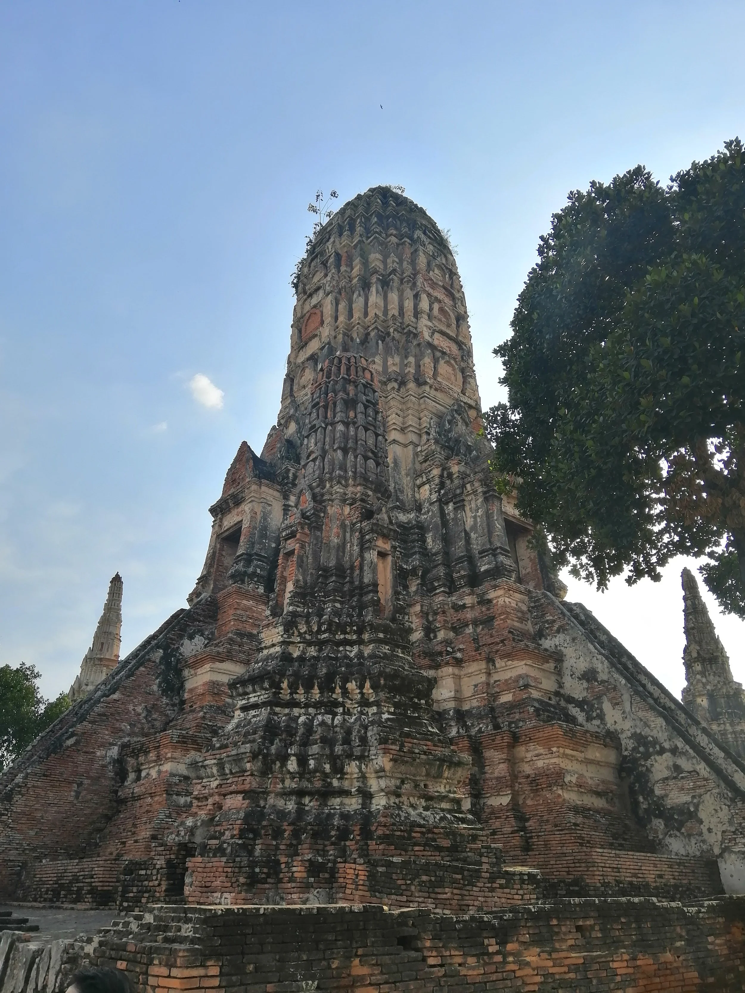 2018 Ayutthaya Pics with Gift in Traditional Dress (170).jpg
