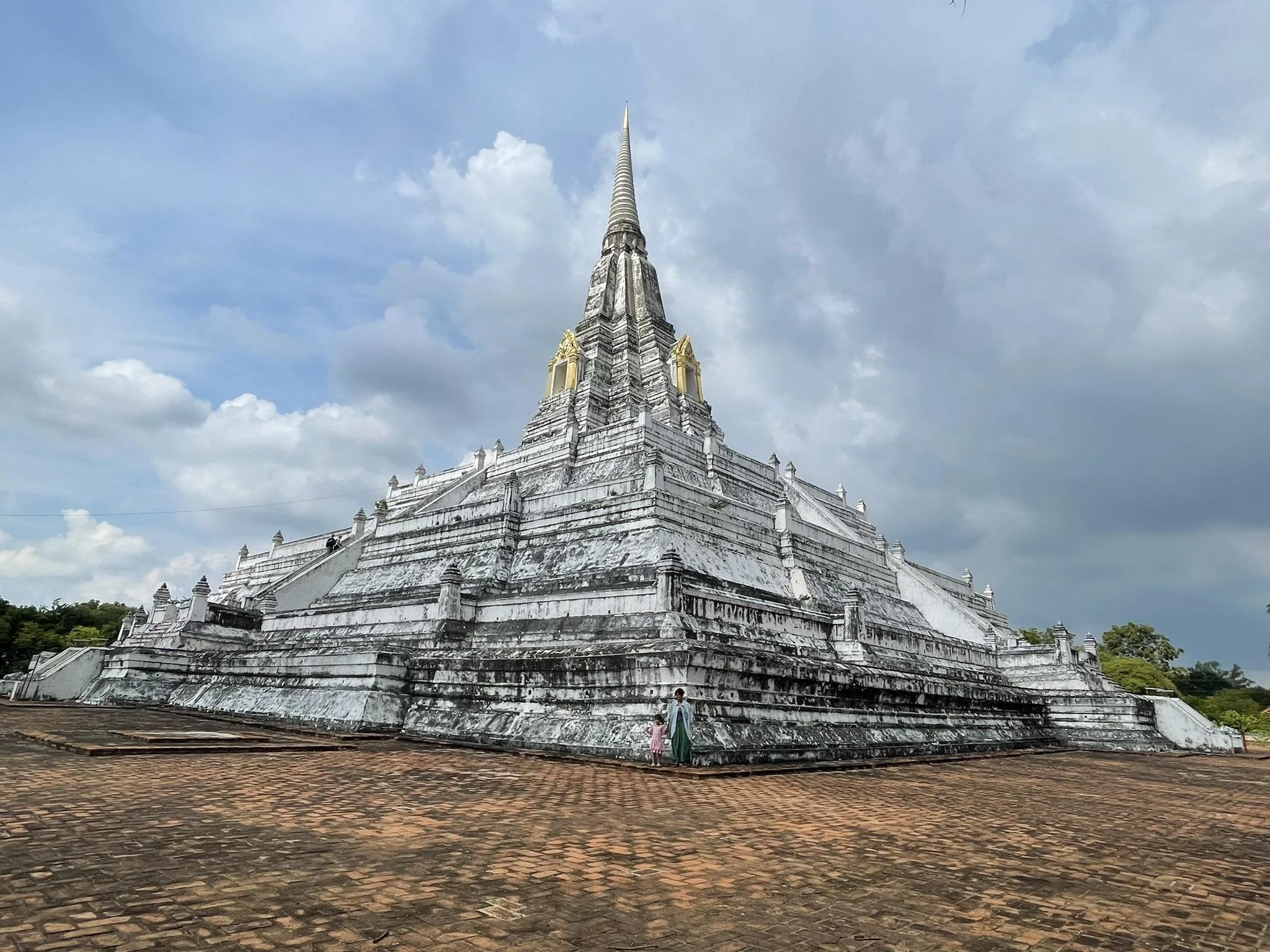 2022 Ayutthaya with Cokie. Liana & Lalita & Gift (12).jpg
