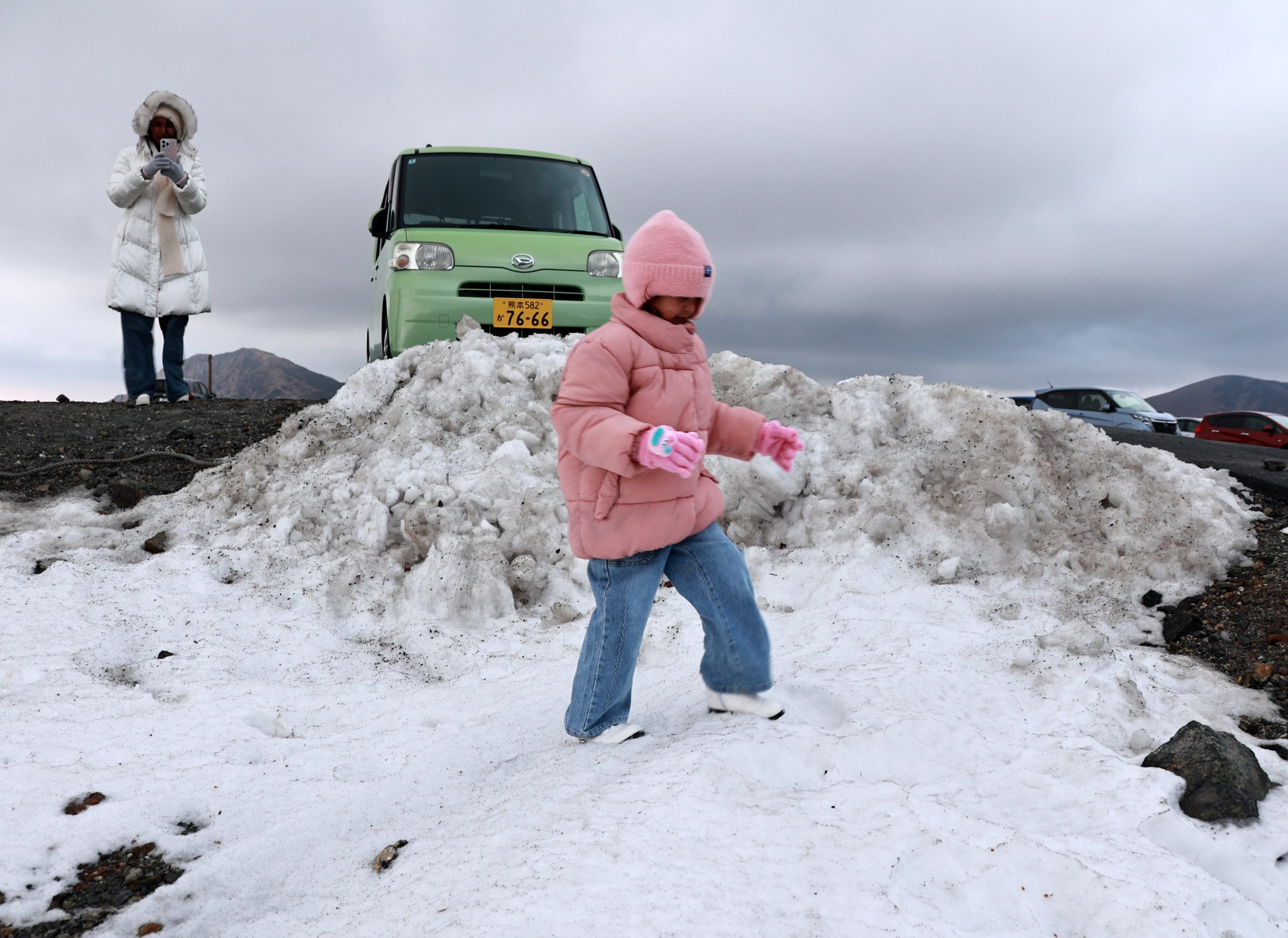 Aso Nakadake Crater, Aso-zan Kumamoto Japan (38).jpg