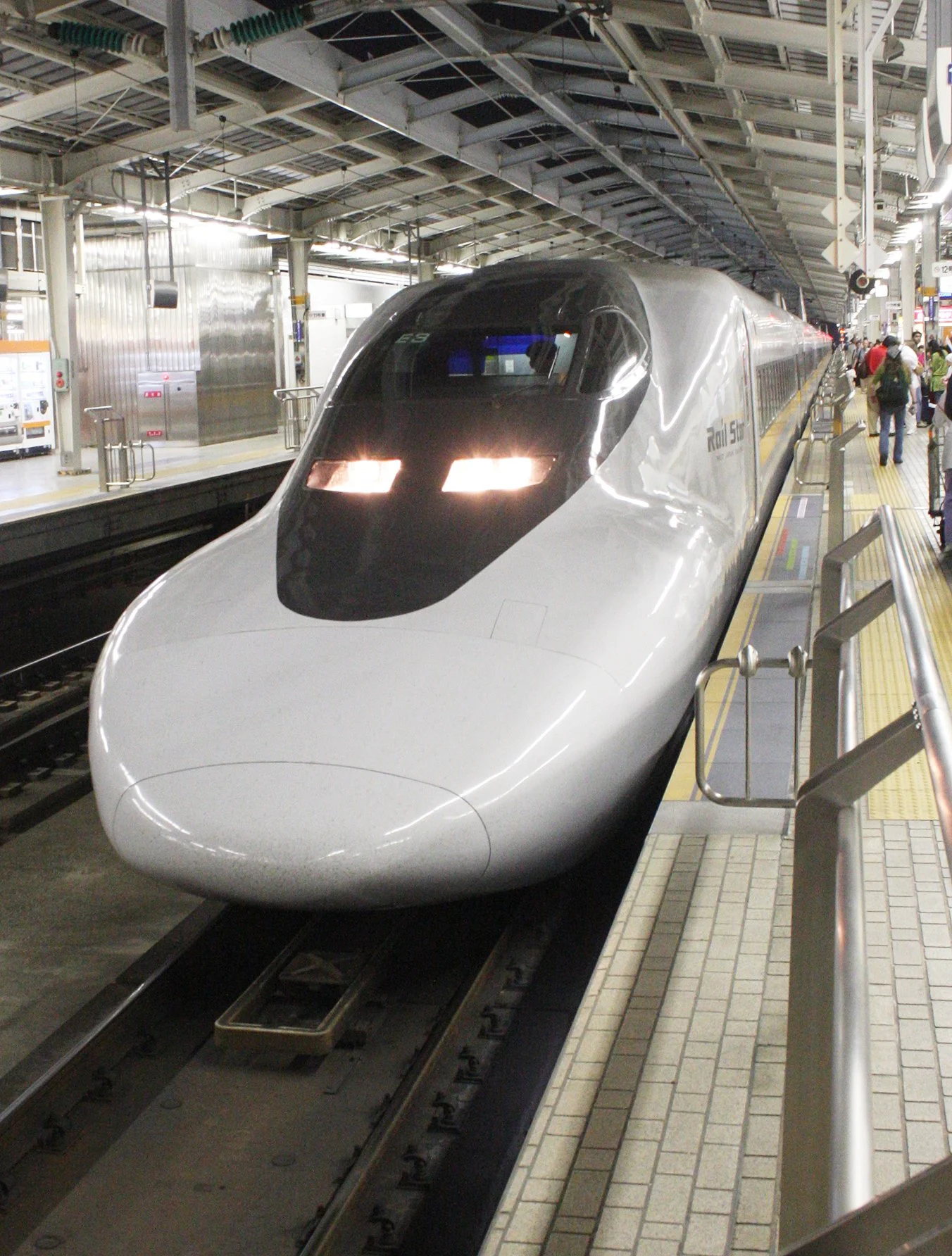 HIROSHIMA - MAY 2009 - SHINKANSEN SCENES (8).JPG