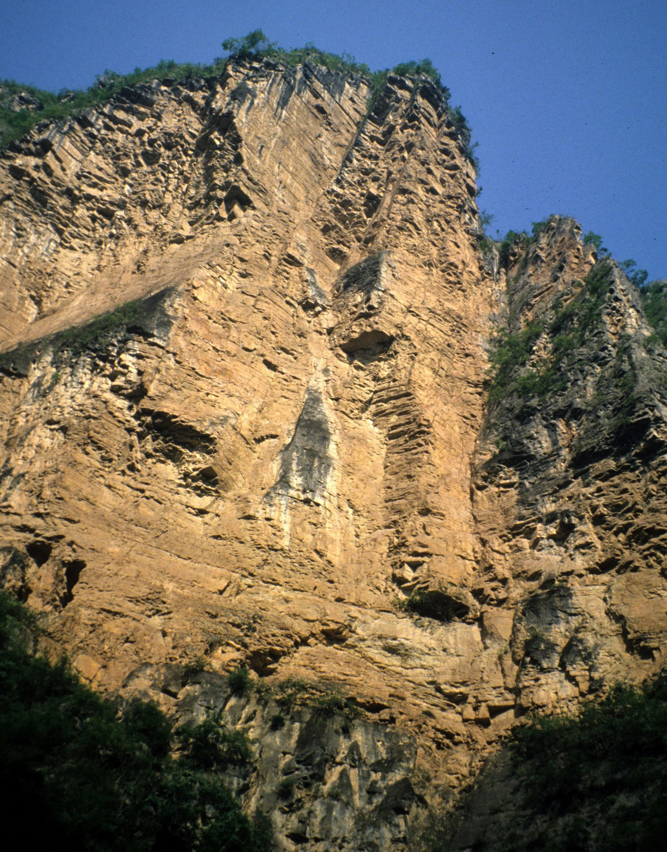 YANGTZE RIVER - SCENERY AND EVENTS (9).jpg