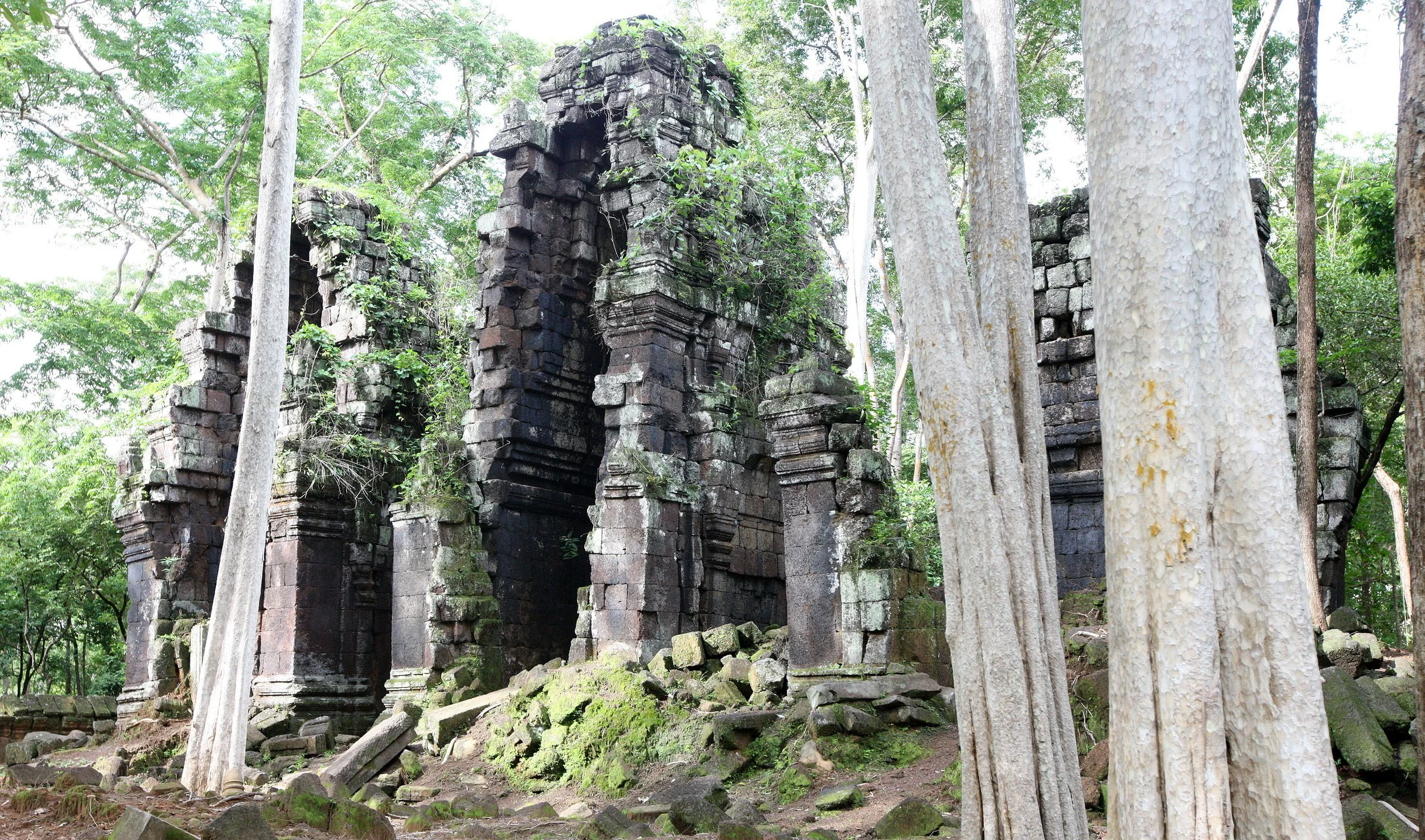 KOH KER TEMPLE - CAMBODIA - JULY 2010 (19).JPG