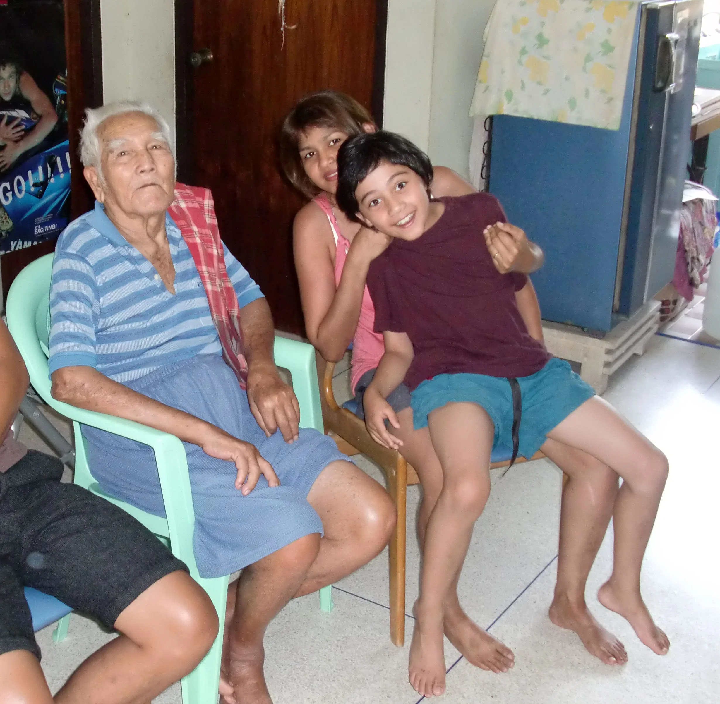 2010 Nakhonsithammarat Trip to see Som's Grandpa (2).JPG