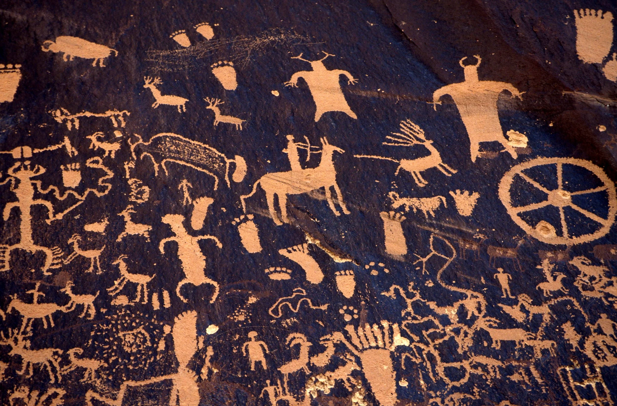 UTAH - CANYONLANDS NP - NEWSPAPER ROCK PETROGYLPHS (2).jpg