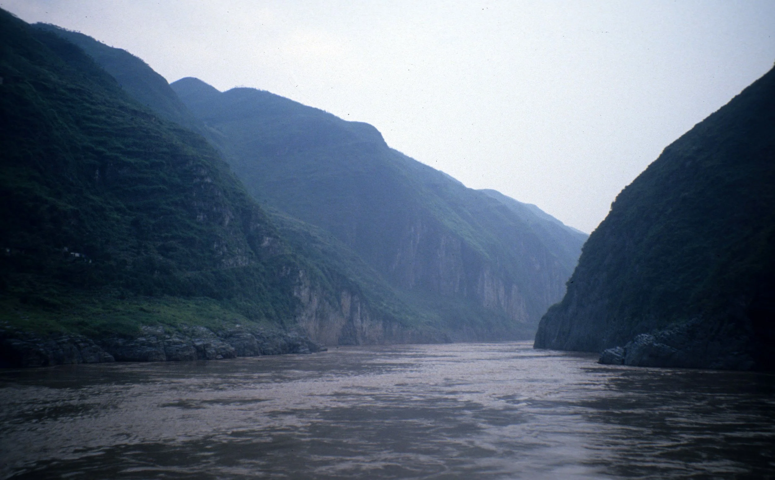 YANGTZE - THREE GORGES CRUISE SCENERY (20).jpg