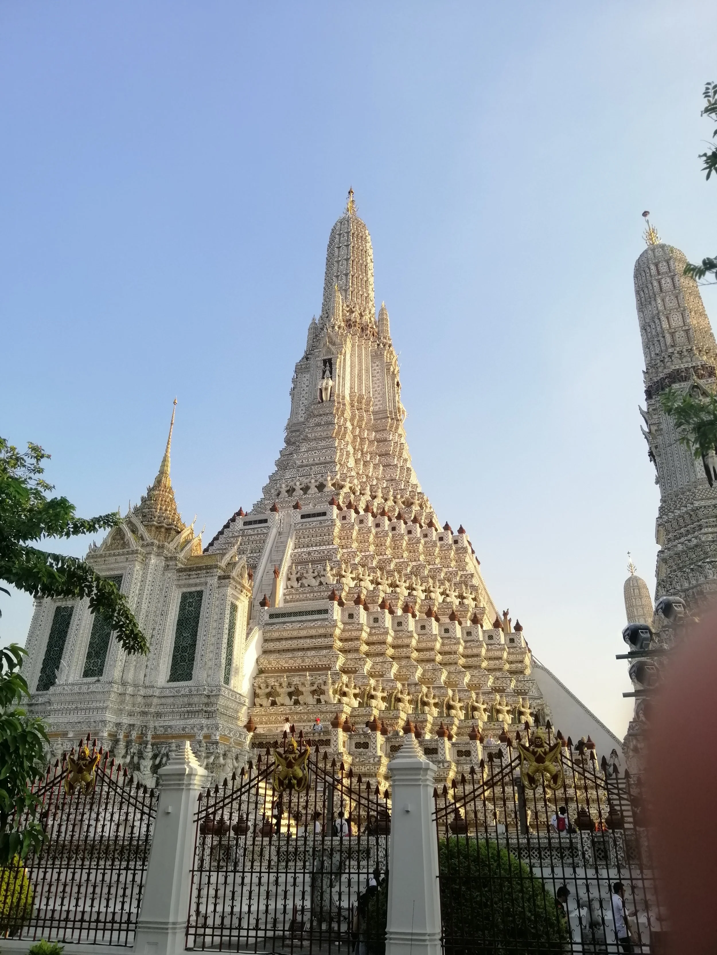 2018 Pics with Gift in Thailand (191).jpg