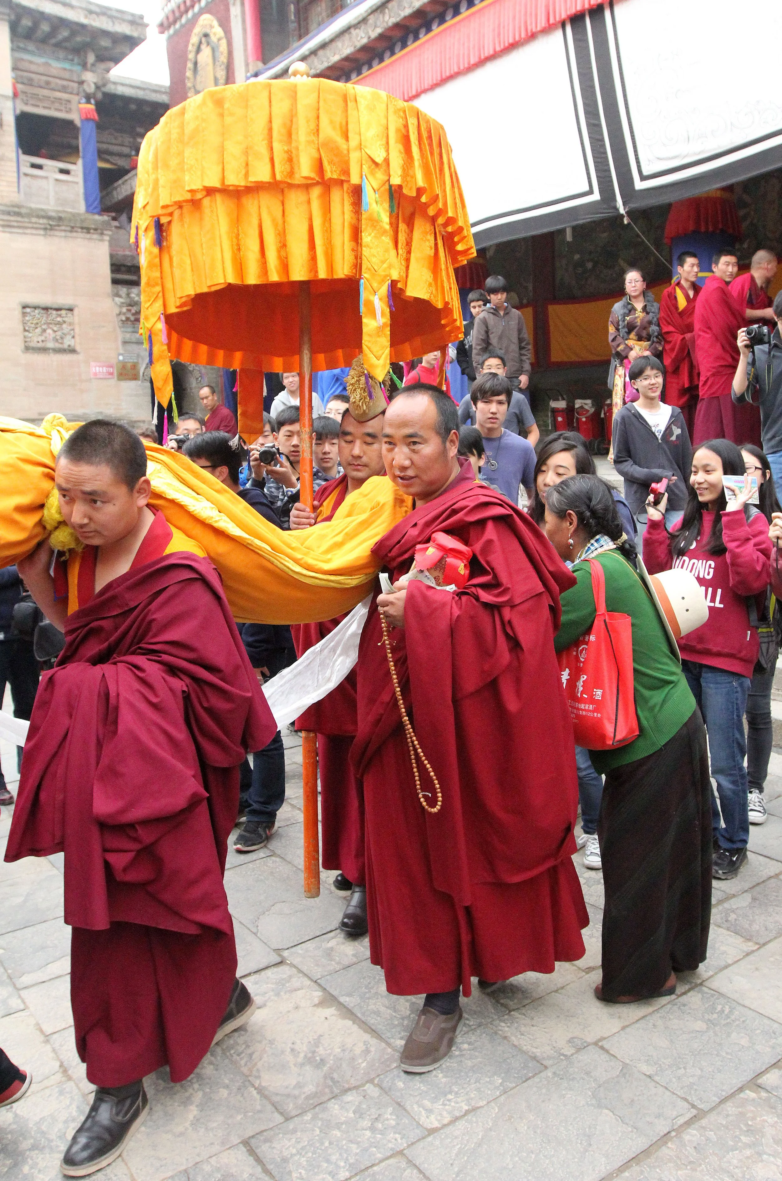 KUMBUM MONASTERY - QINGHAI - SUNNING BUDDHA FESTIVAL 2013 (116).JPG