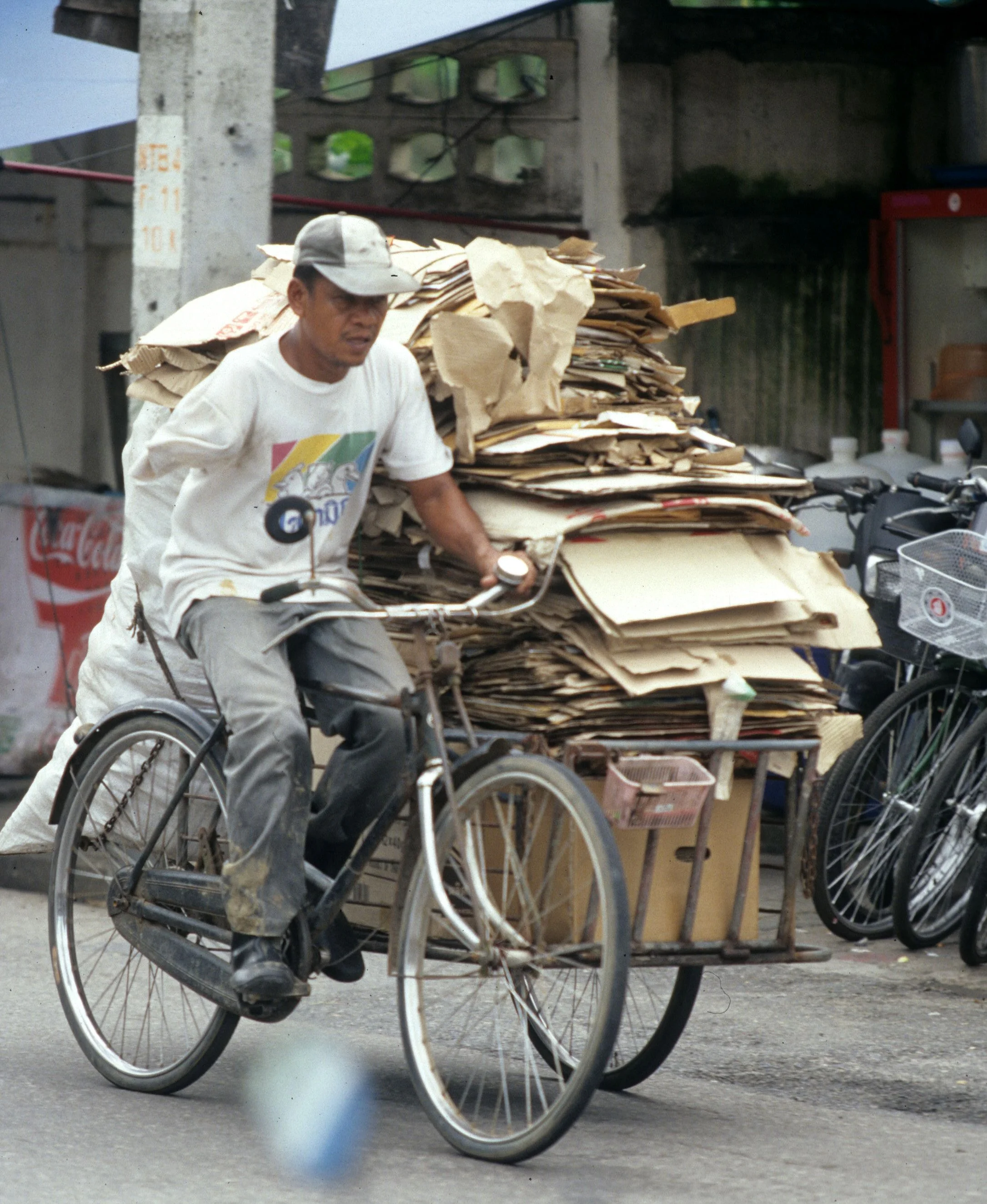 2004 Nakhonsithammarat Markets, Monks and Baby Cokie (78).jpg