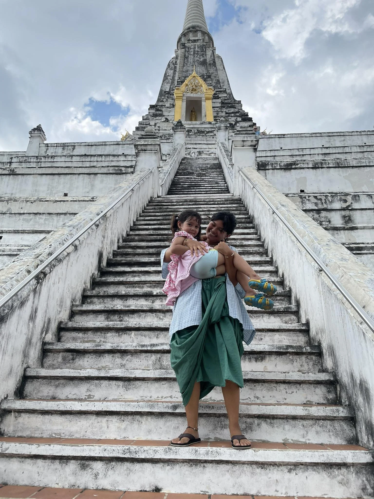 2022 Ayutthaya with Cokie. Liana & Lalita & Gift (63).jpg
