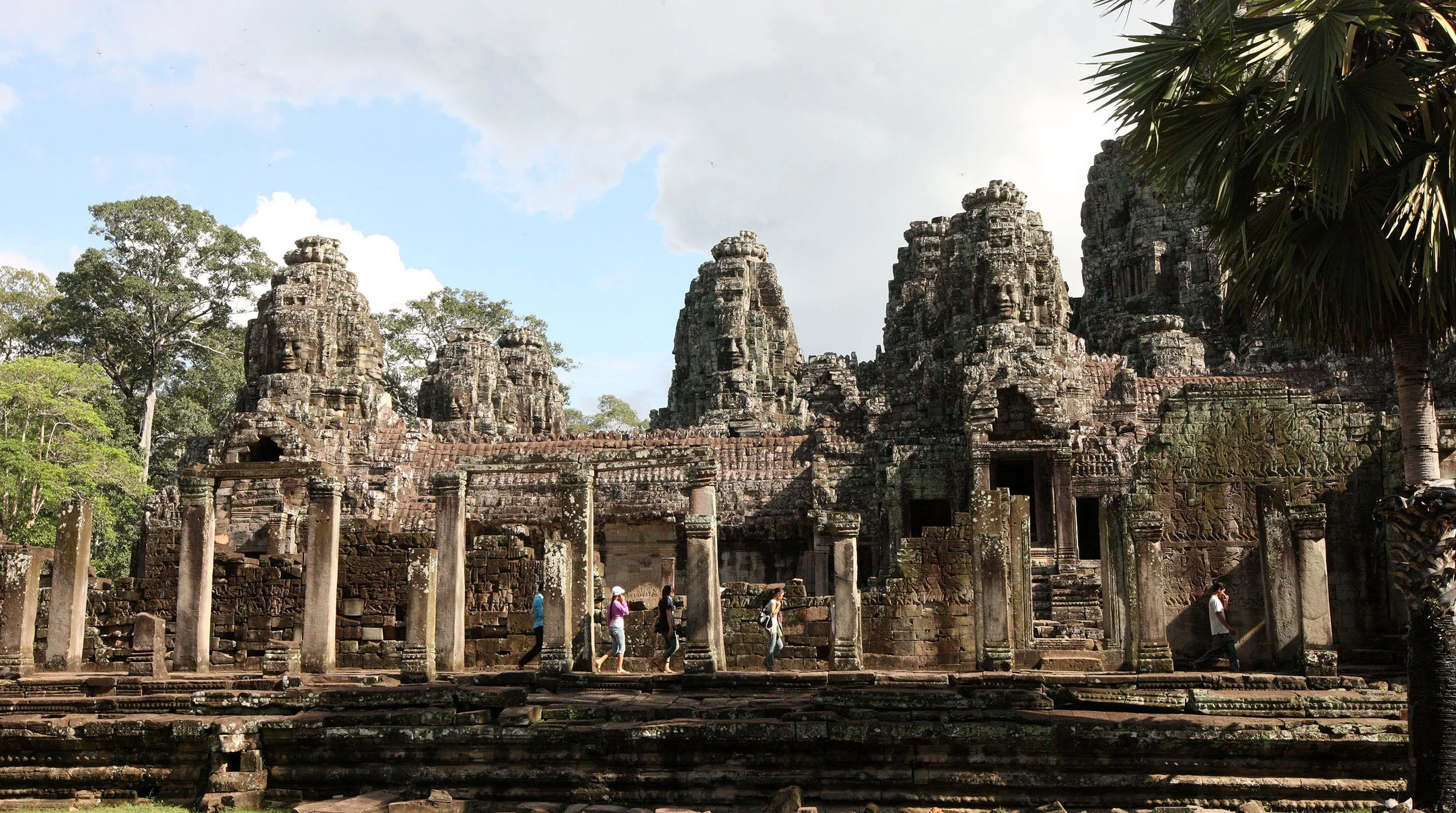 BAYON TEMPLE - CAMBODIA - JULY 2010 (20).JPG