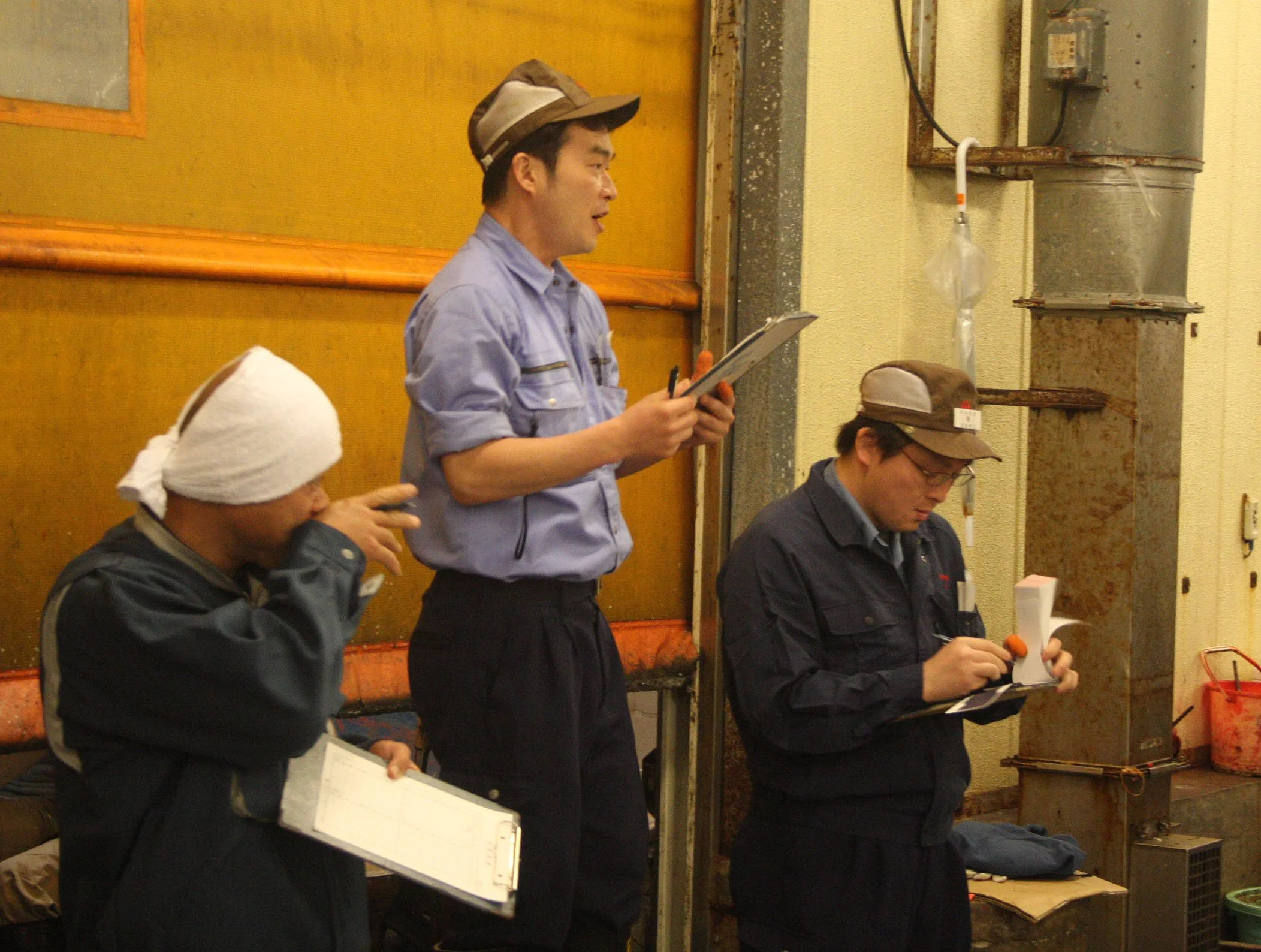 TOKYO - MAY 2009 - TSUKIJI MARKET (7).JPG