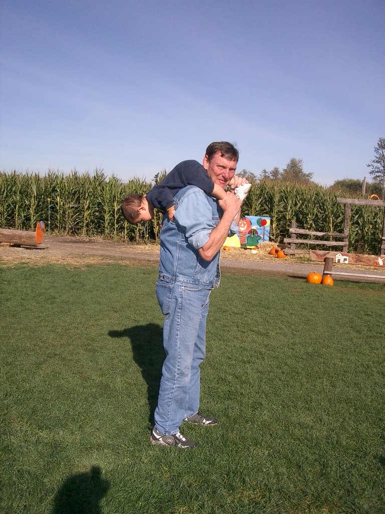 2003-10-26 PUMPKIN PATCH PORT ANGELES (2).JPG